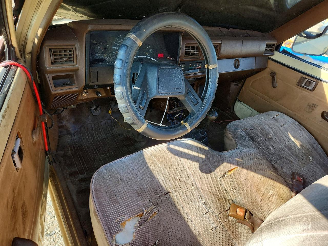 1986 Toyota Pickup 1/2 Ton Rn50 Бежевый vin: JT4RN50R9G0128056