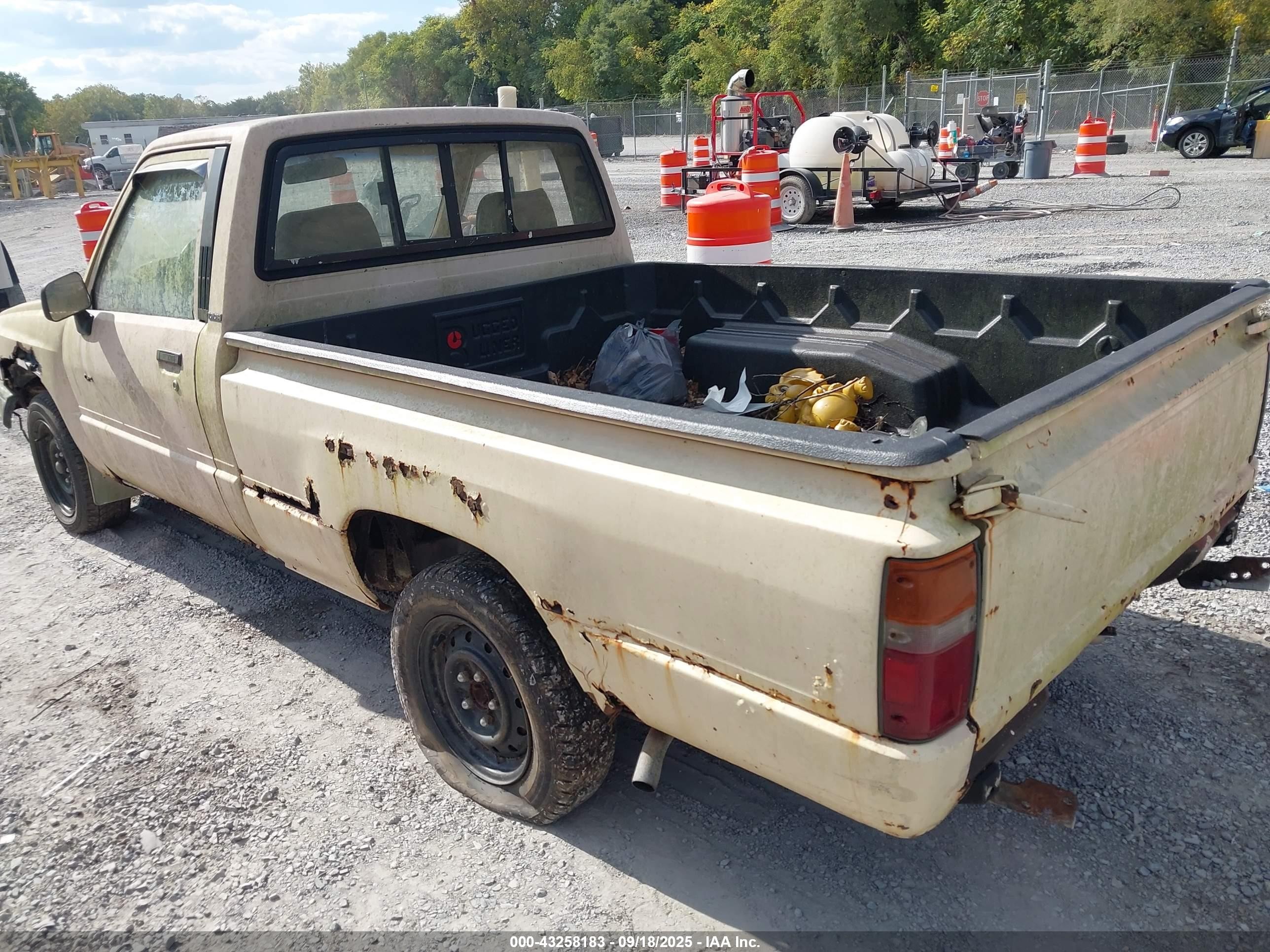 1987 Toyota Pickup 1/2 Ton Rn50 White vin: JT4RN50RXH0279960