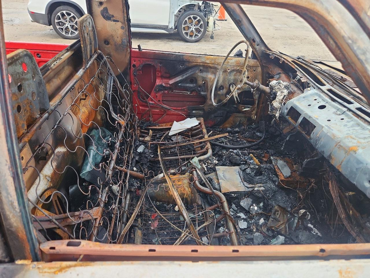 1987 Toyota Pickup Base Red vin: JT4RN50RXH0292255