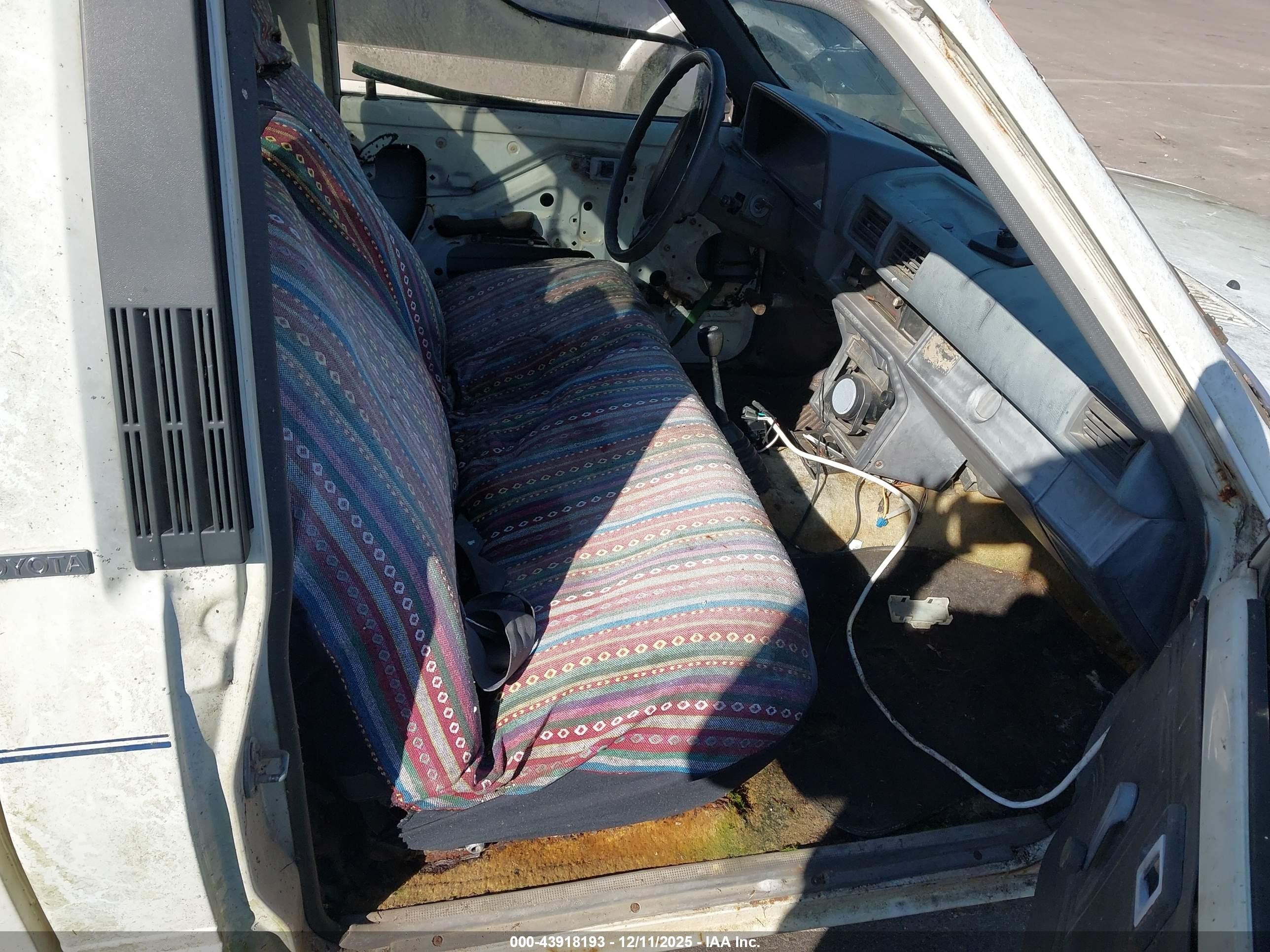 1987 Toyota Pickup 1/2 Ton Rn50 Cream vin: JT4RN50RXH0301701