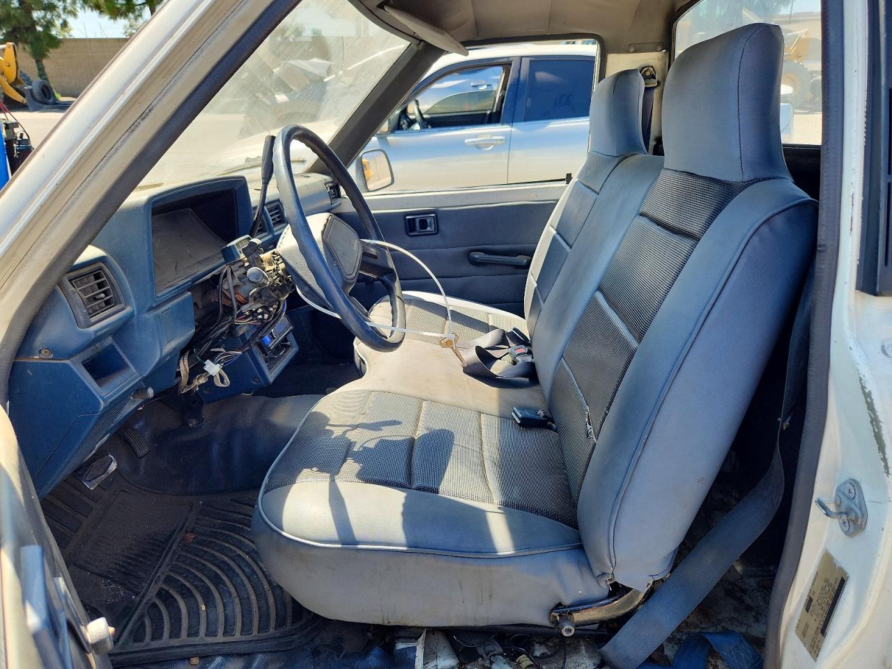 1988 Toyota Pickup 1/2 Ton Rn55 Белый vin: JT4RN55A7J0269900