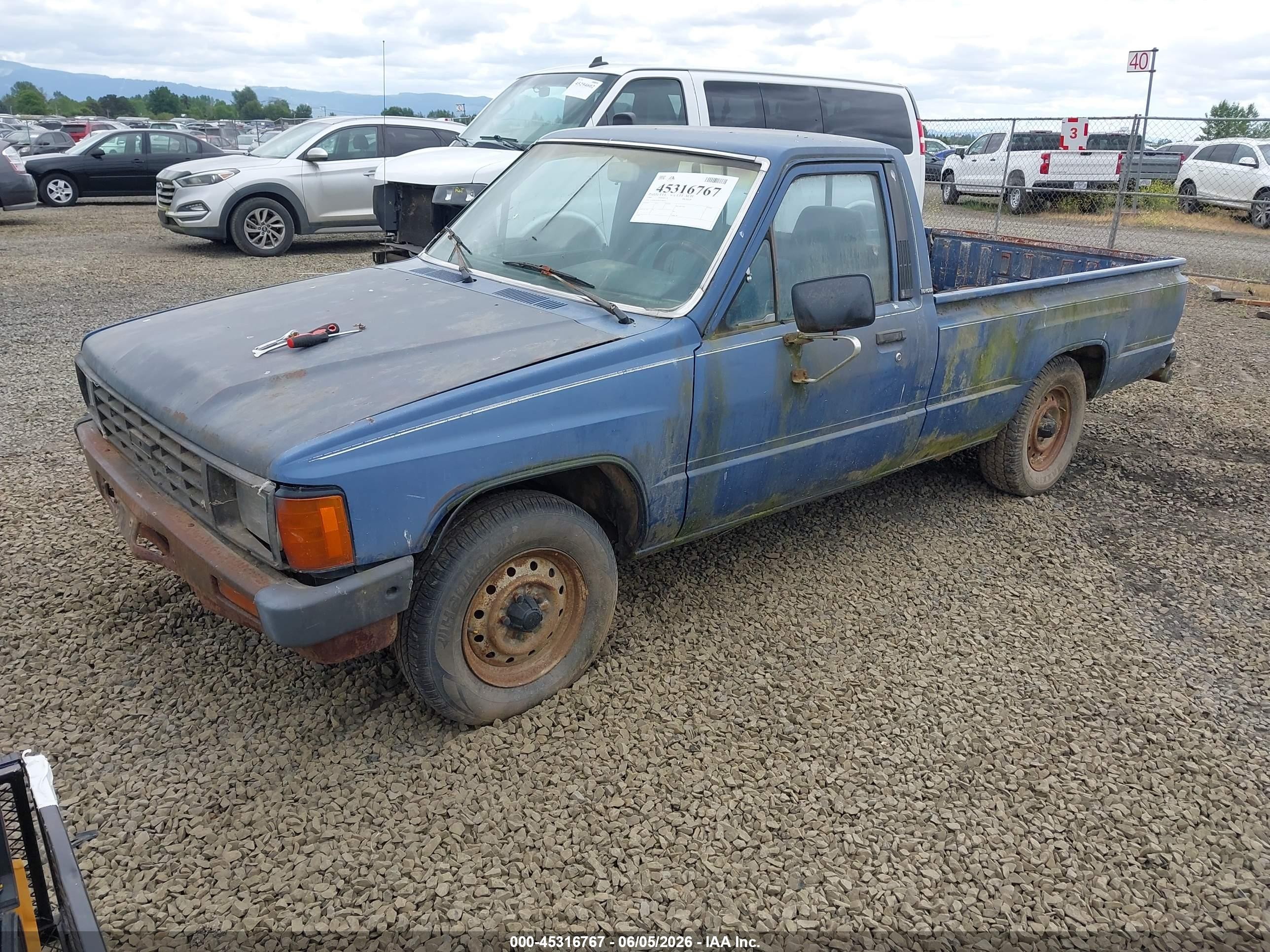 1985 Toyota Pickup 1/2 Ton Rn55 Dlx Blue vin: JT4RN55D9F0109650