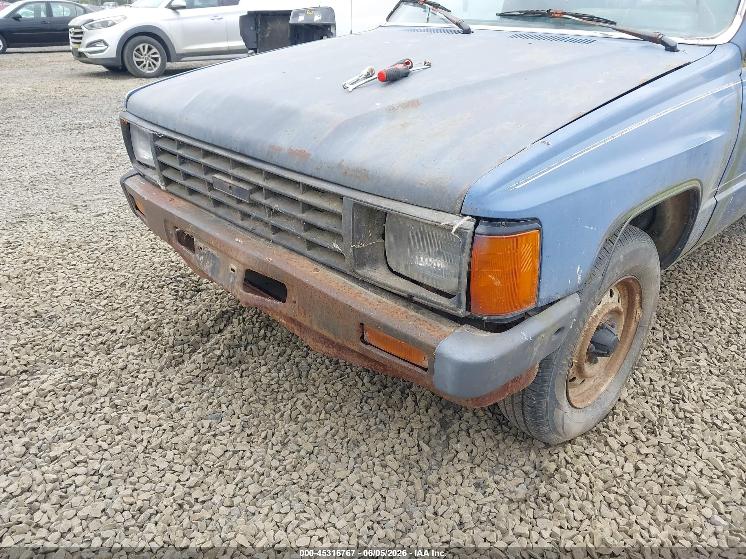 1985 Toyota Pickup 1/2 Ton Rn55 Dlx Blue vin: JT4RN55D9F0109650
