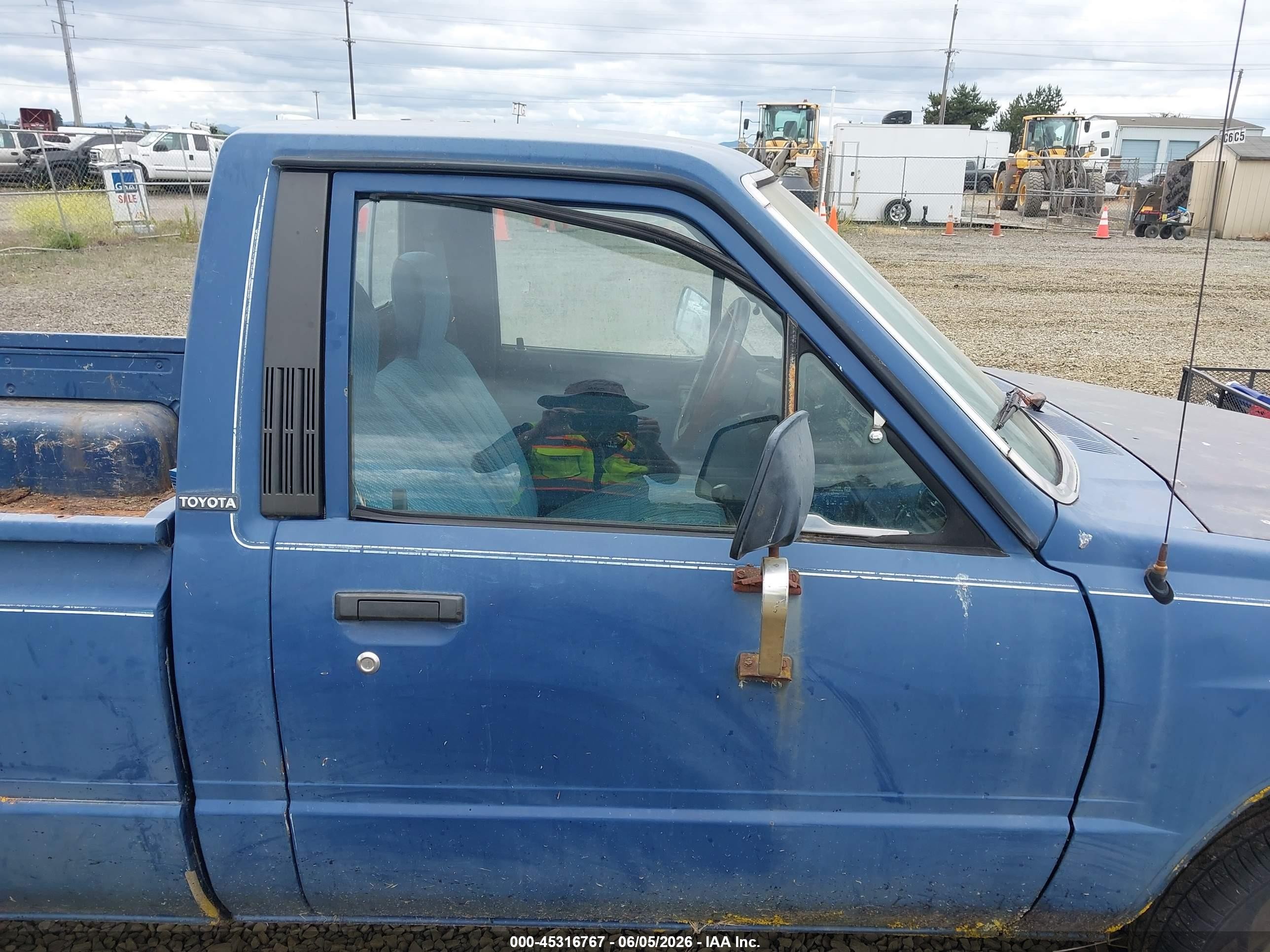 1985 Toyota Pickup 1/2 Ton Rn55 Dlx Blue vin: JT4RN55D9F0109650