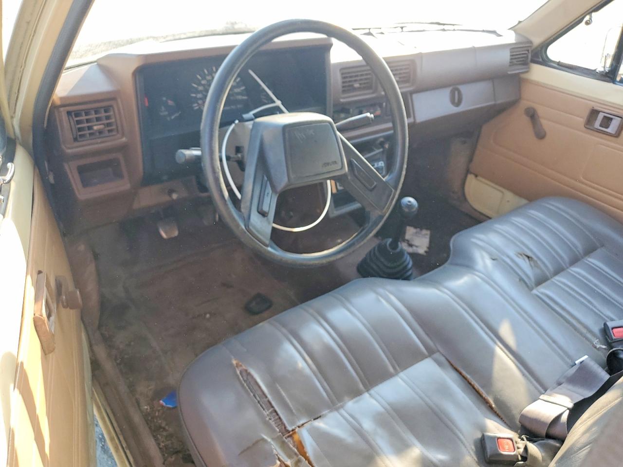 1985 Toyota 1 Ton Pick Yellow vin: JT4RN55E6F0110862