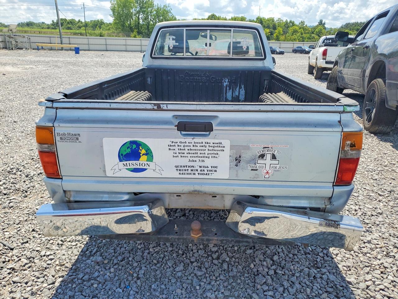 1988 Toyota Pickup 1/2 Ton Rn55 Dlx Blue vin: JT4RN55P2J0270845