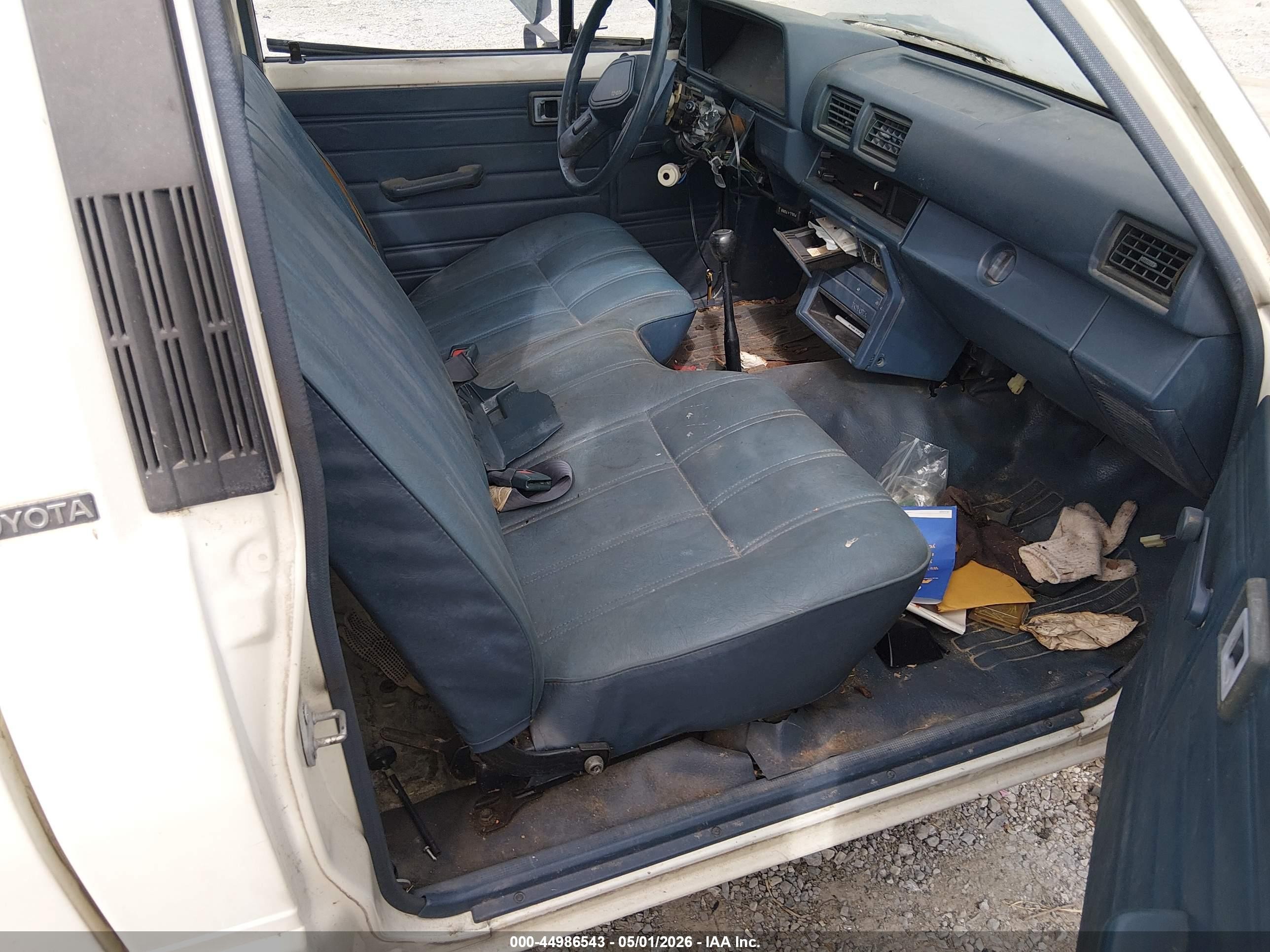 1987 Toyota Pickup 1/2 Ton Rn55 White vin: JT4RN55R5H7019949