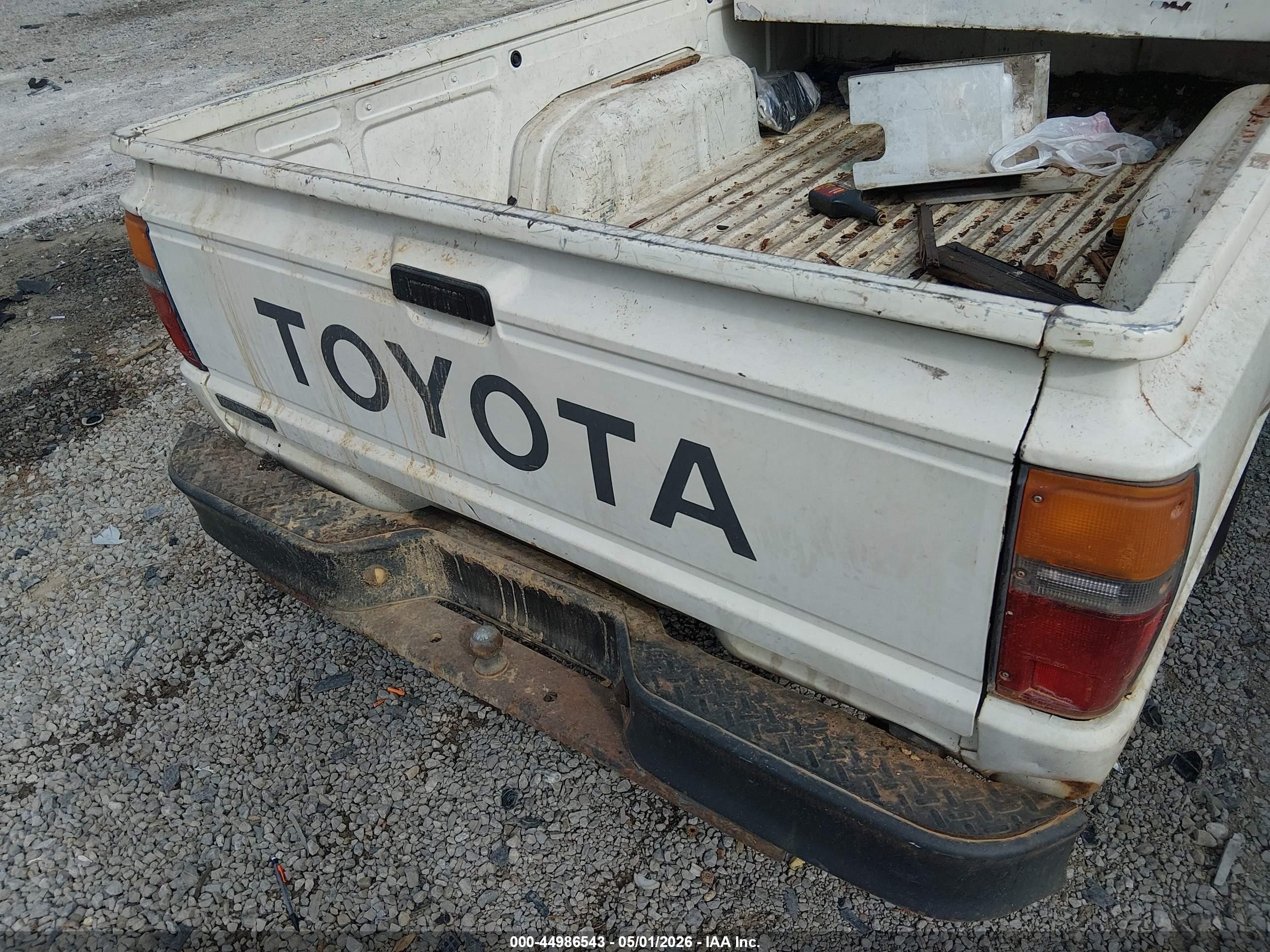 1987 Toyota Pickup 1/2 Ton Rn55 White vin: JT4RN55R5H7019949