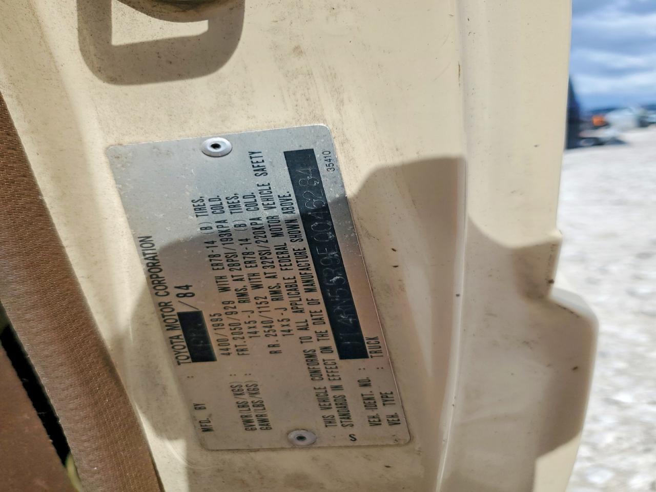 1984 Toyota Pickup Base Cream vin: JT4RN55R9E0046284