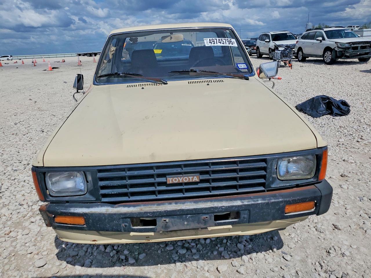 1984 Toyota Pickup Base Cream vin: JT4RN55R9E0046284