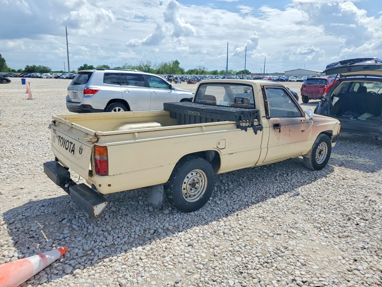 1984 Toyota Pickup Base Cream vin: JT4RN55R9E0046284