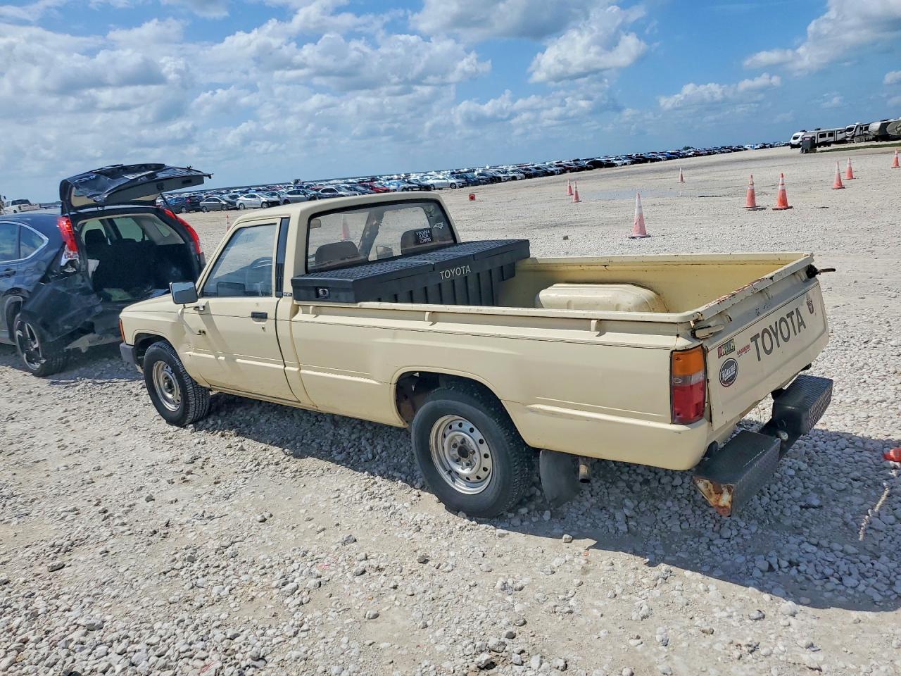 1984 Toyota Pickup Base Cream vin: JT4RN55R9E0046284