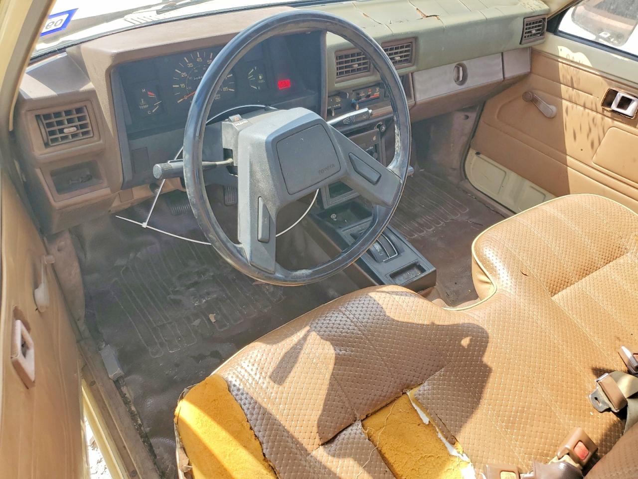 1984 Toyota Pickup Base Cream vin: JT4RN55R9E0046284