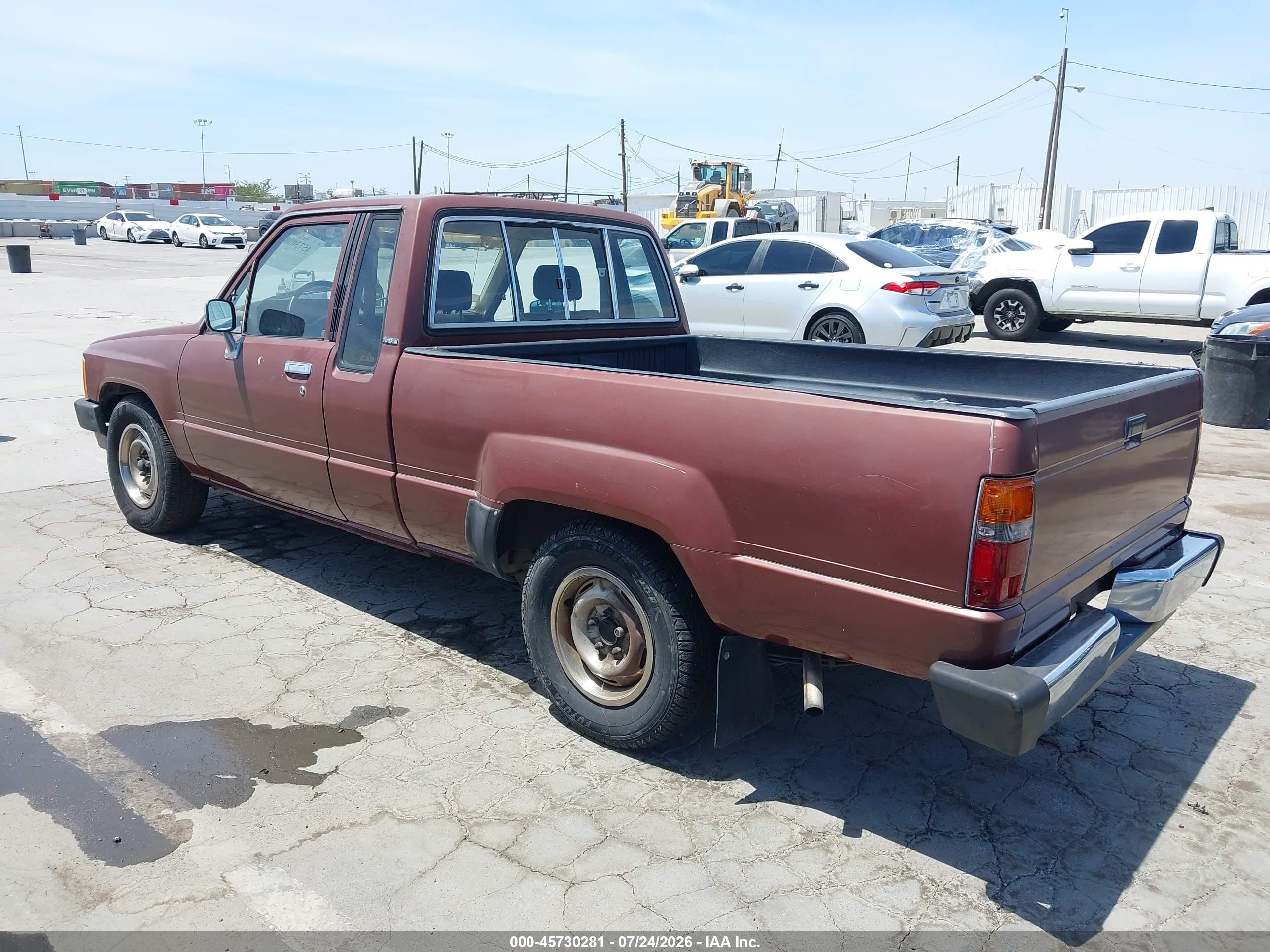 1985 Toyota Pickup Xtracab Rn56 Dlx Burgundy vin: JT4RN56D1F5047744