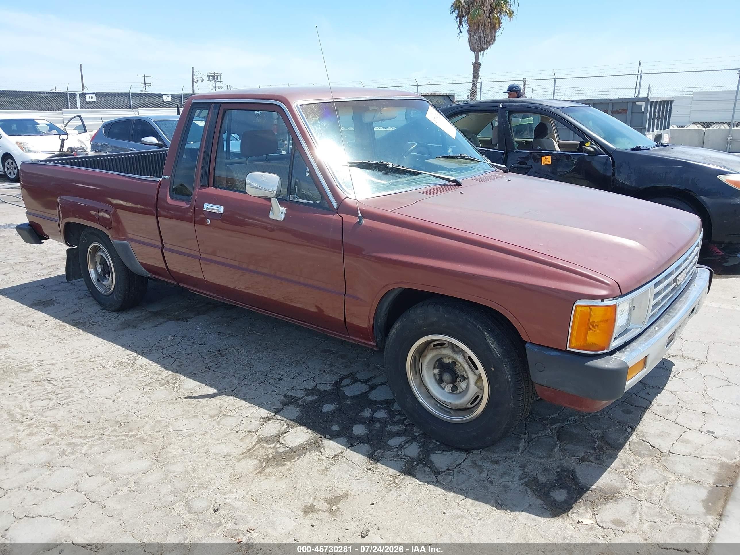 1985 Toyota Pickup Xtracab Rn56 Dlx Burgundy vin: JT4RN56D1F5047744