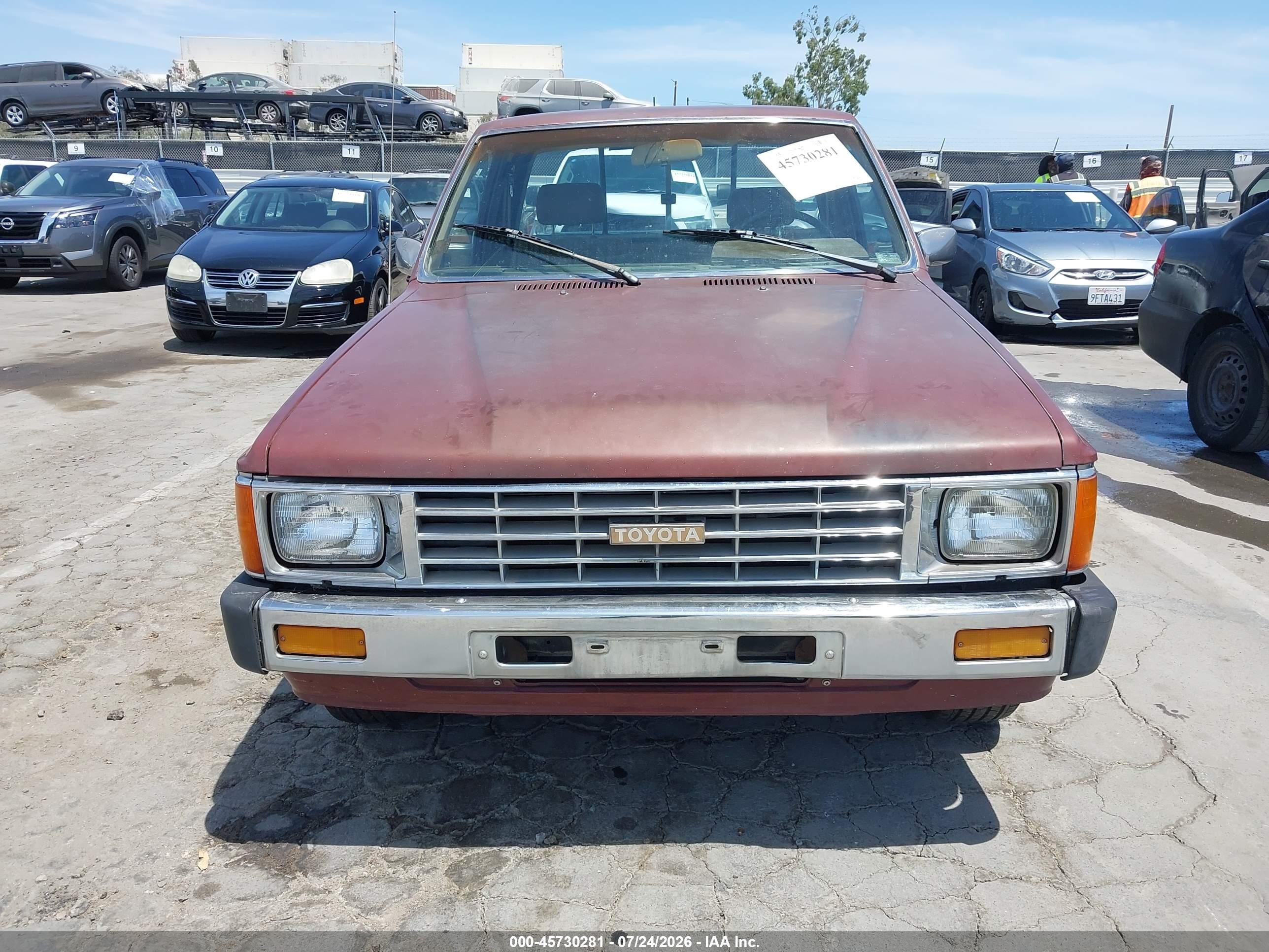 1985 Toyota Pickup Xtracab Rn56 Dlx Burgundy vin: JT4RN56D1F5047744
