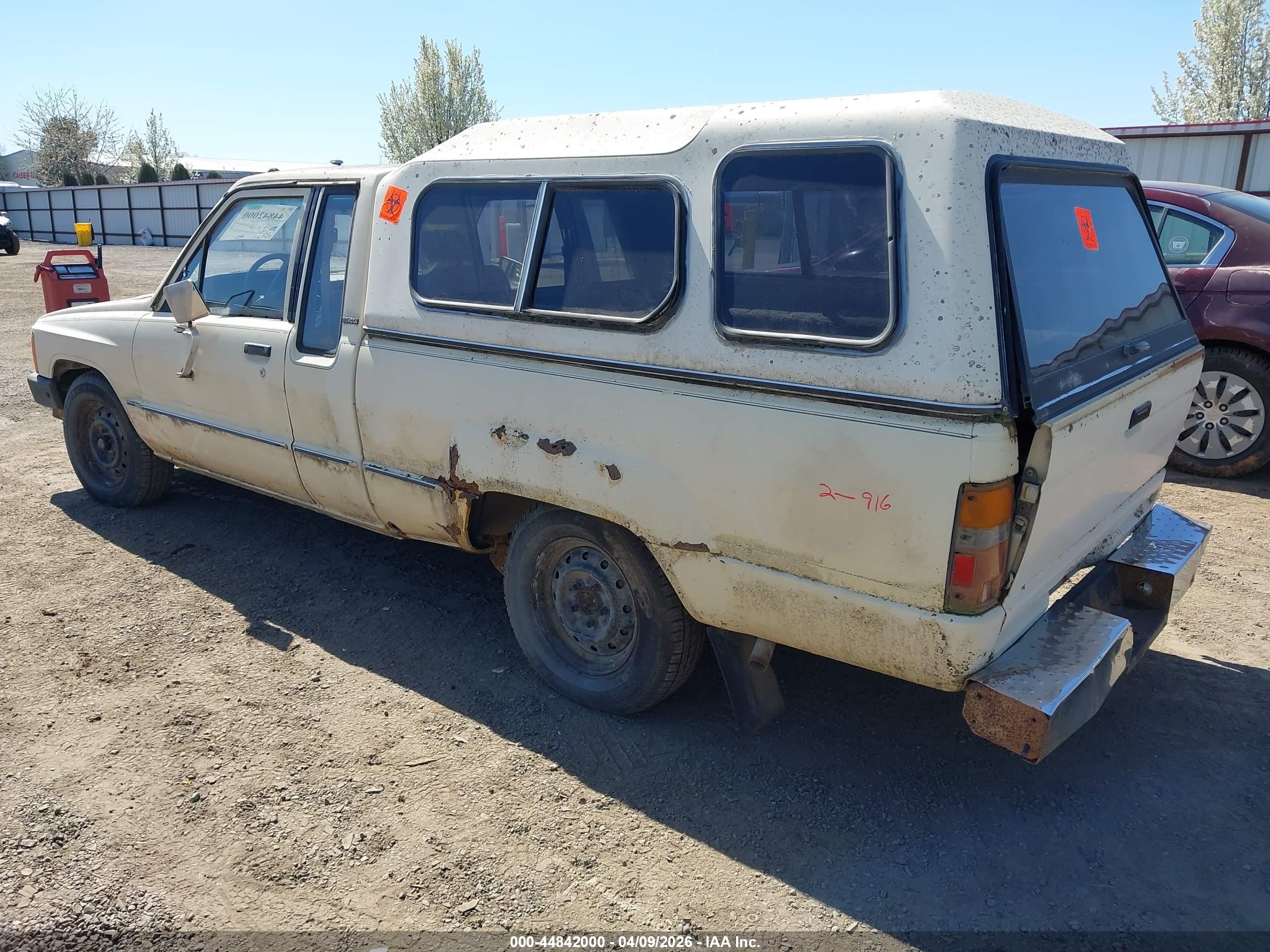 1984 Toyota Pickup Xtracab Rn56 Dlx Cream vin: JT4RN56D4E5004398