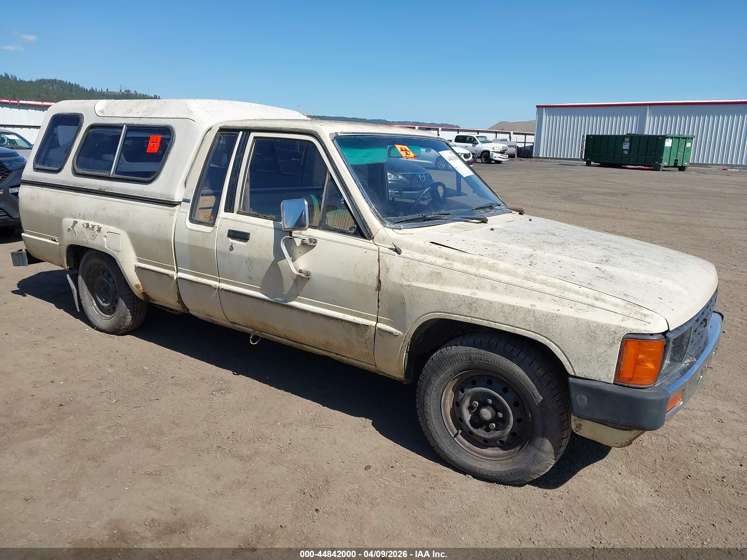 1984 Toyota Pickup Xtracab Rn56 Dlx Cream vin: JT4RN56D4E5004398