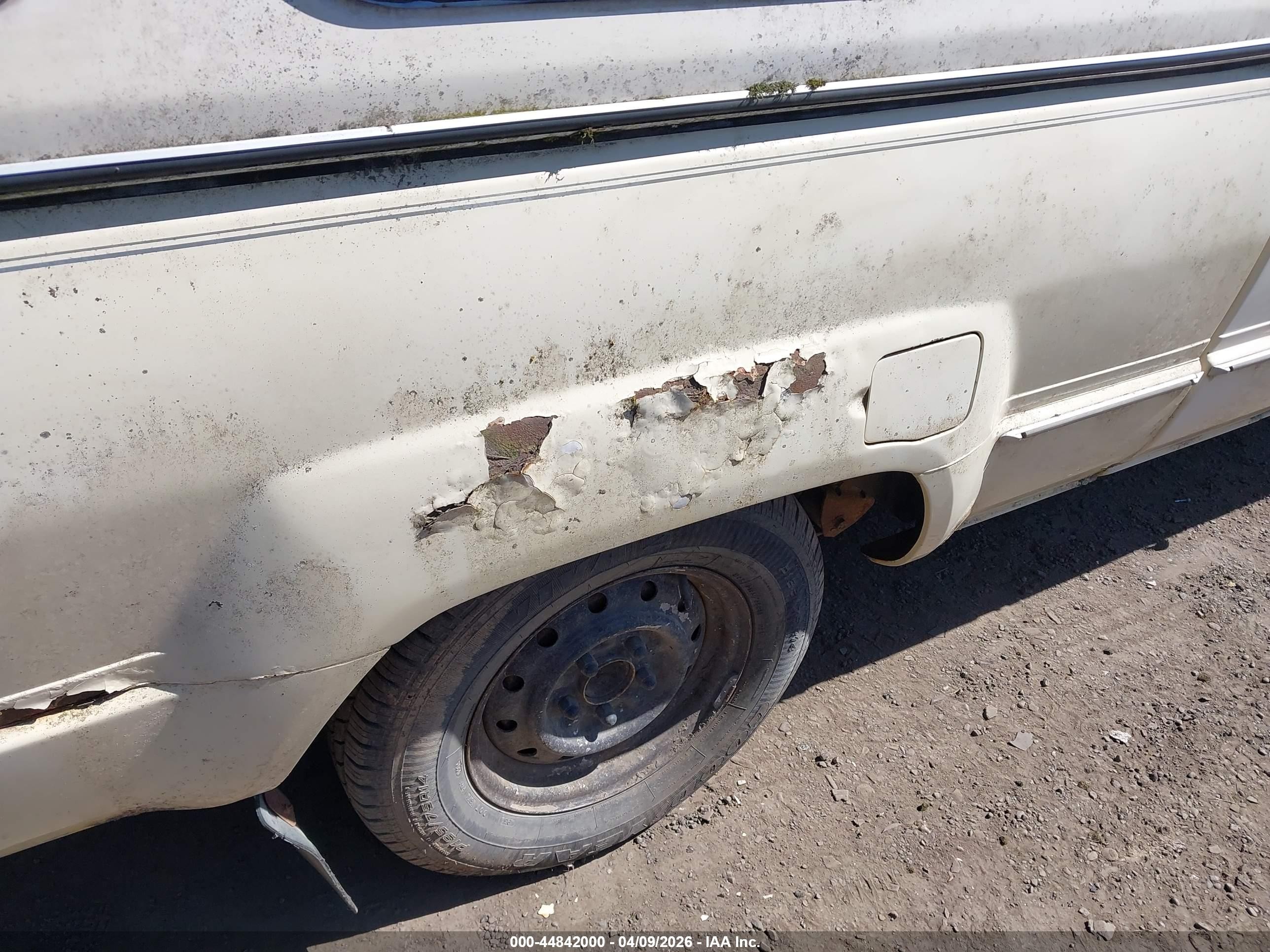 1984 Toyota Pickup Xtracab Rn56 Dlx Cream vin: JT4RN56D4E5004398