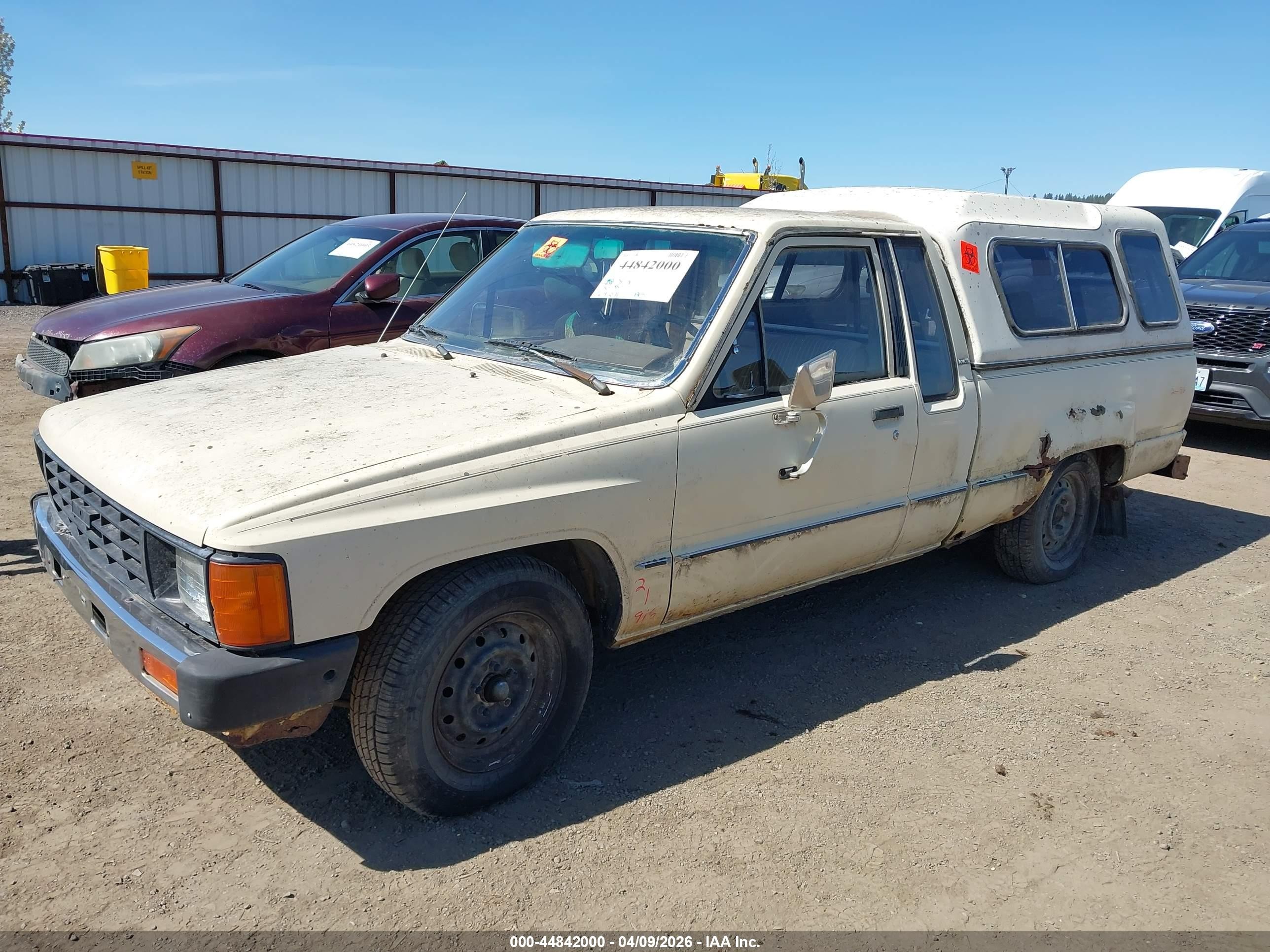 1984 Toyota Pickup Xtracab Rn56 Dlx Cream vin: JT4RN56D4E5004398