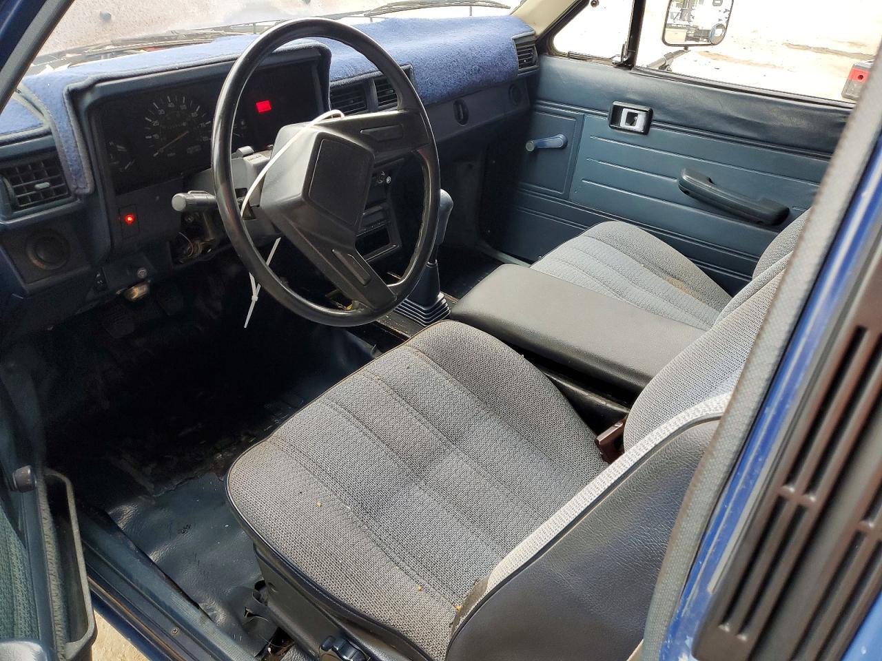 1984 Toyota Pickup Xtracab Rn56 Dlx Blue vin: JT4RN56D5E5009660