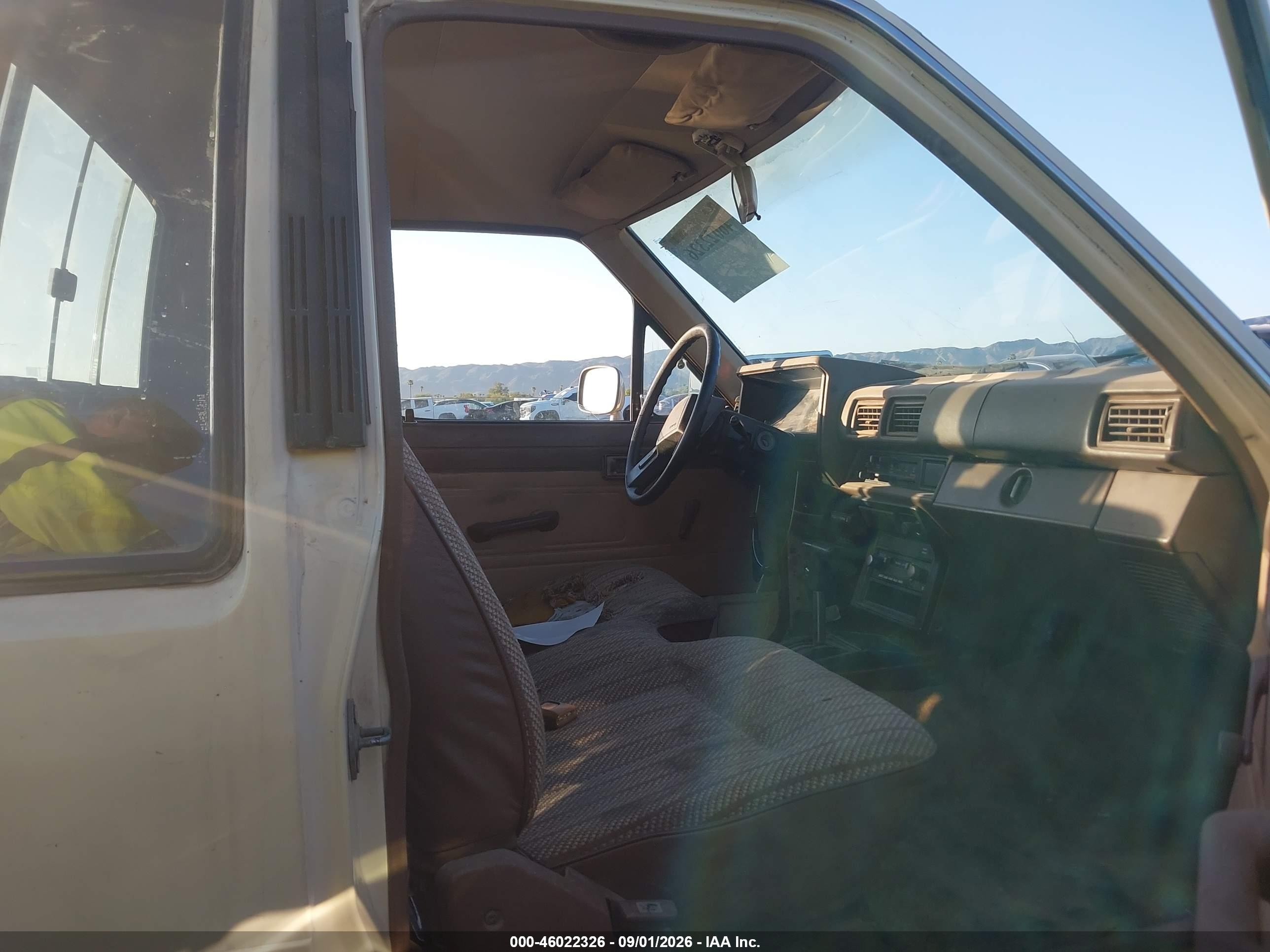 1985 Toyota Pickup Xtracab Rn56 Dlx Желто-коричневый vin: JT4RN56D5F0150212