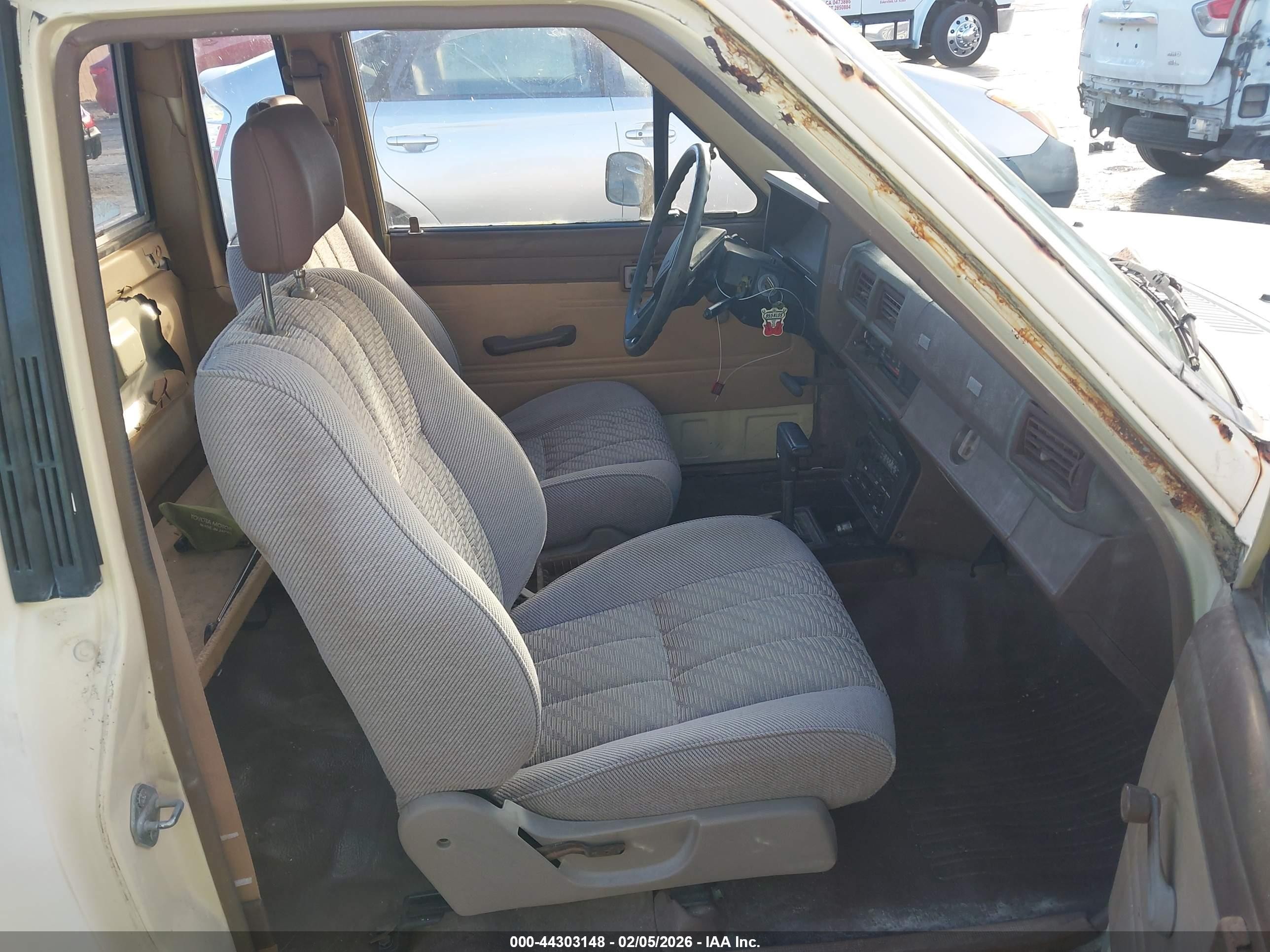 1984 Toyota Pickup Xtracab Rn56 Dlx White vin: JT4RN56D6E5014933