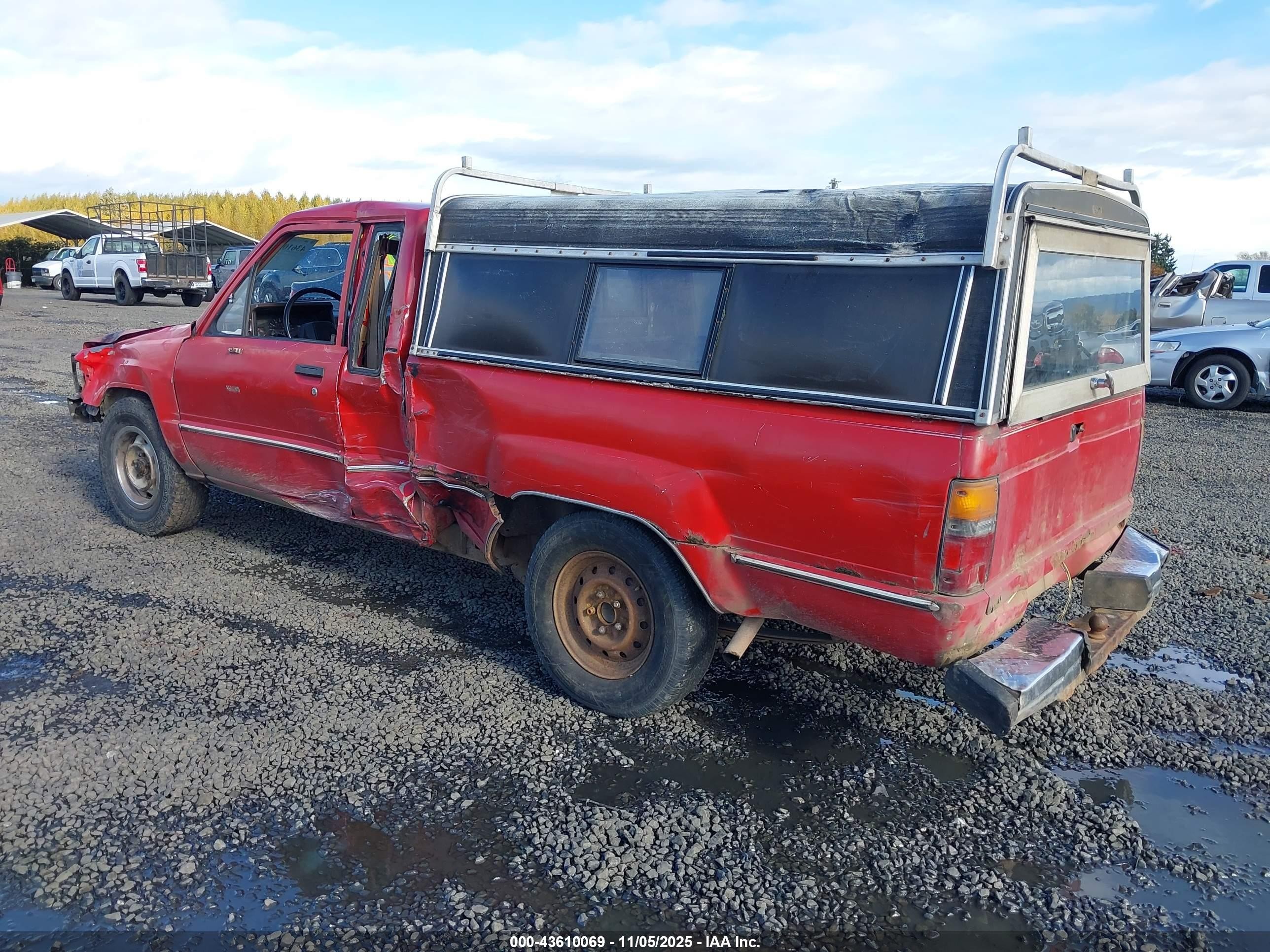 1984 Toyota Pickup Xtracab Rn56 Dlx Red vin: JT4RN56D8E0008046
