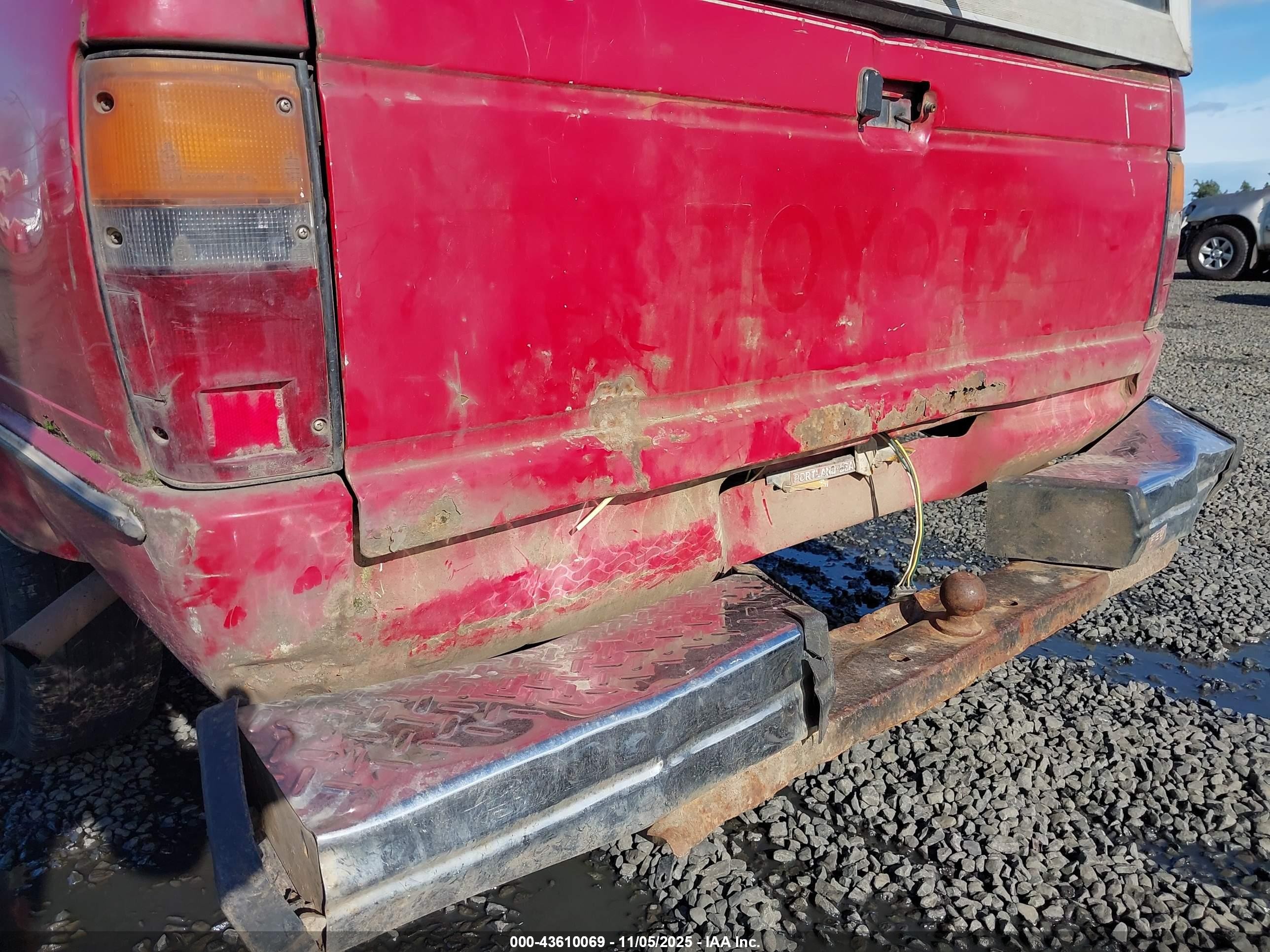 1984 Toyota Pickup Xtracab Rn56 Dlx Red vin: JT4RN56D8E0008046