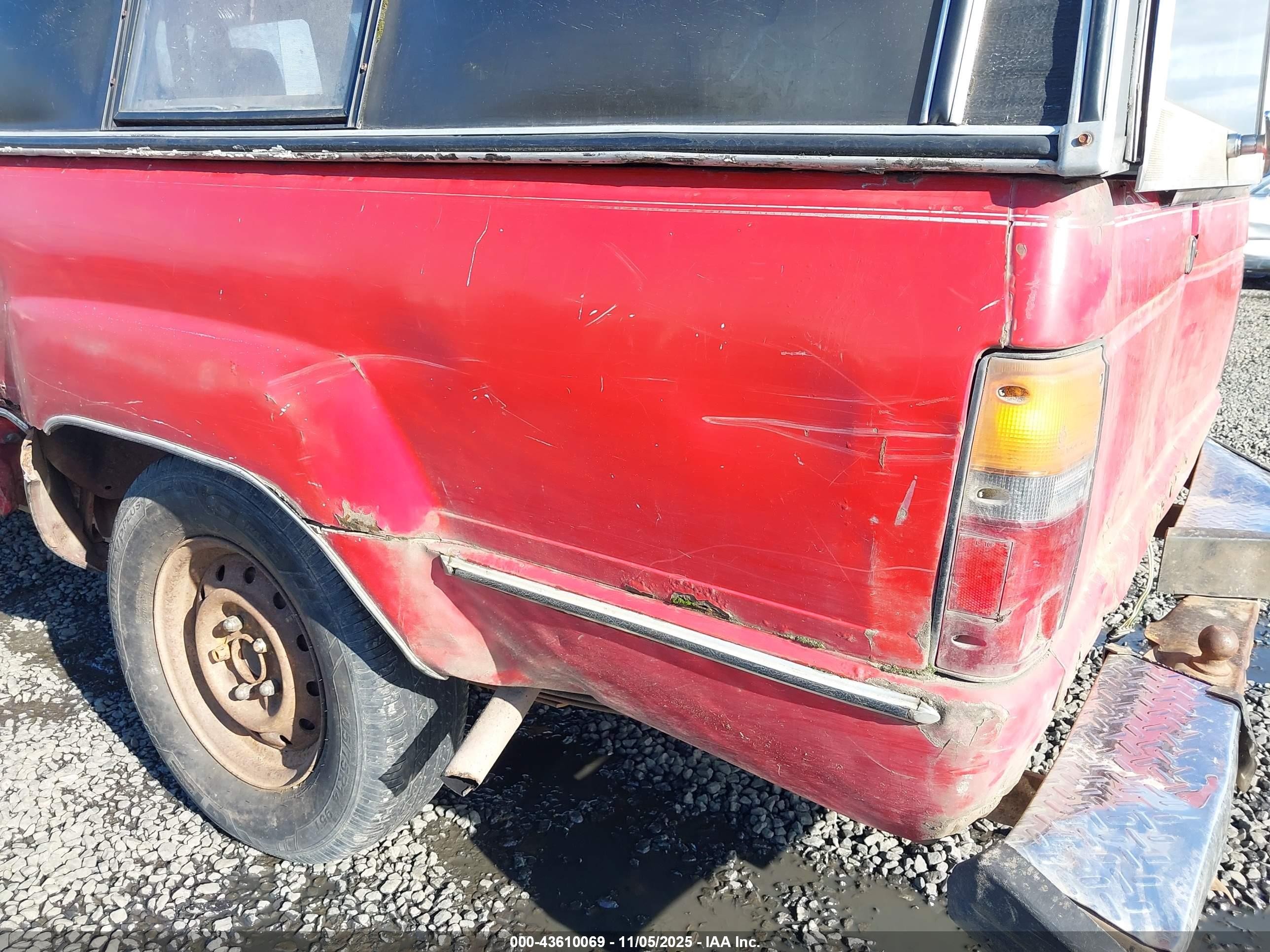 1984 Toyota Pickup Xtracab Rn56 Dlx Red vin: JT4RN56D8E0008046
