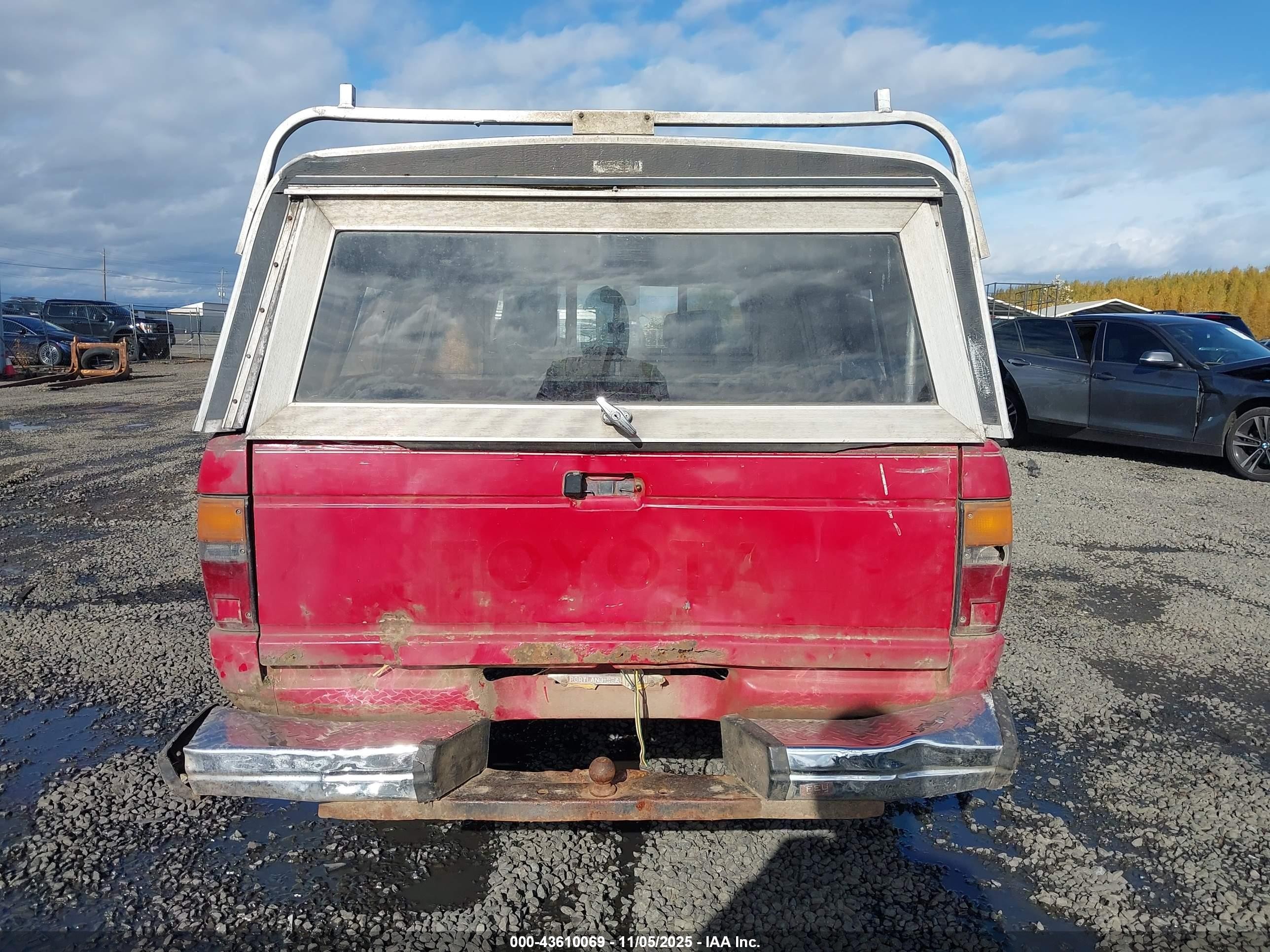 1984 Toyota Pickup Xtracab Rn56 Dlx Red vin: JT4RN56D8E0008046