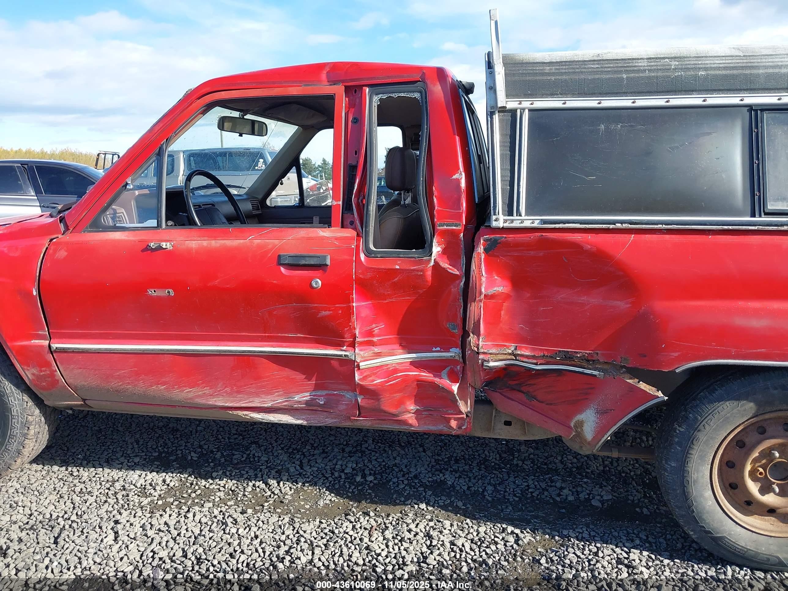 1984 Toyota Pickup Xtracab Rn56 Dlx Red vin: JT4RN56D8E0008046