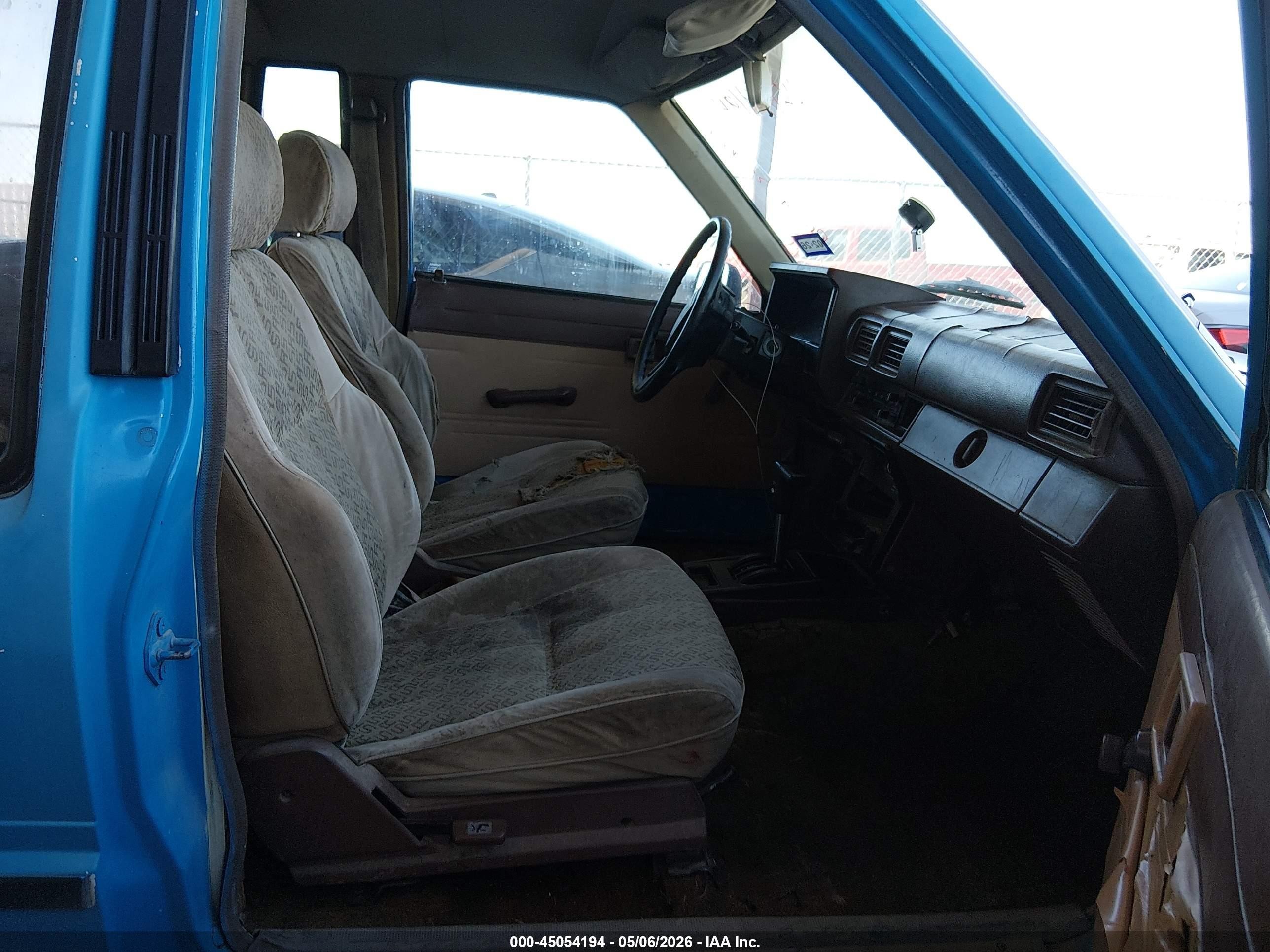 1985 Toyota Pickup Xtracab Rn56 Dlx Blue vin: JT4RN56DXF0113558