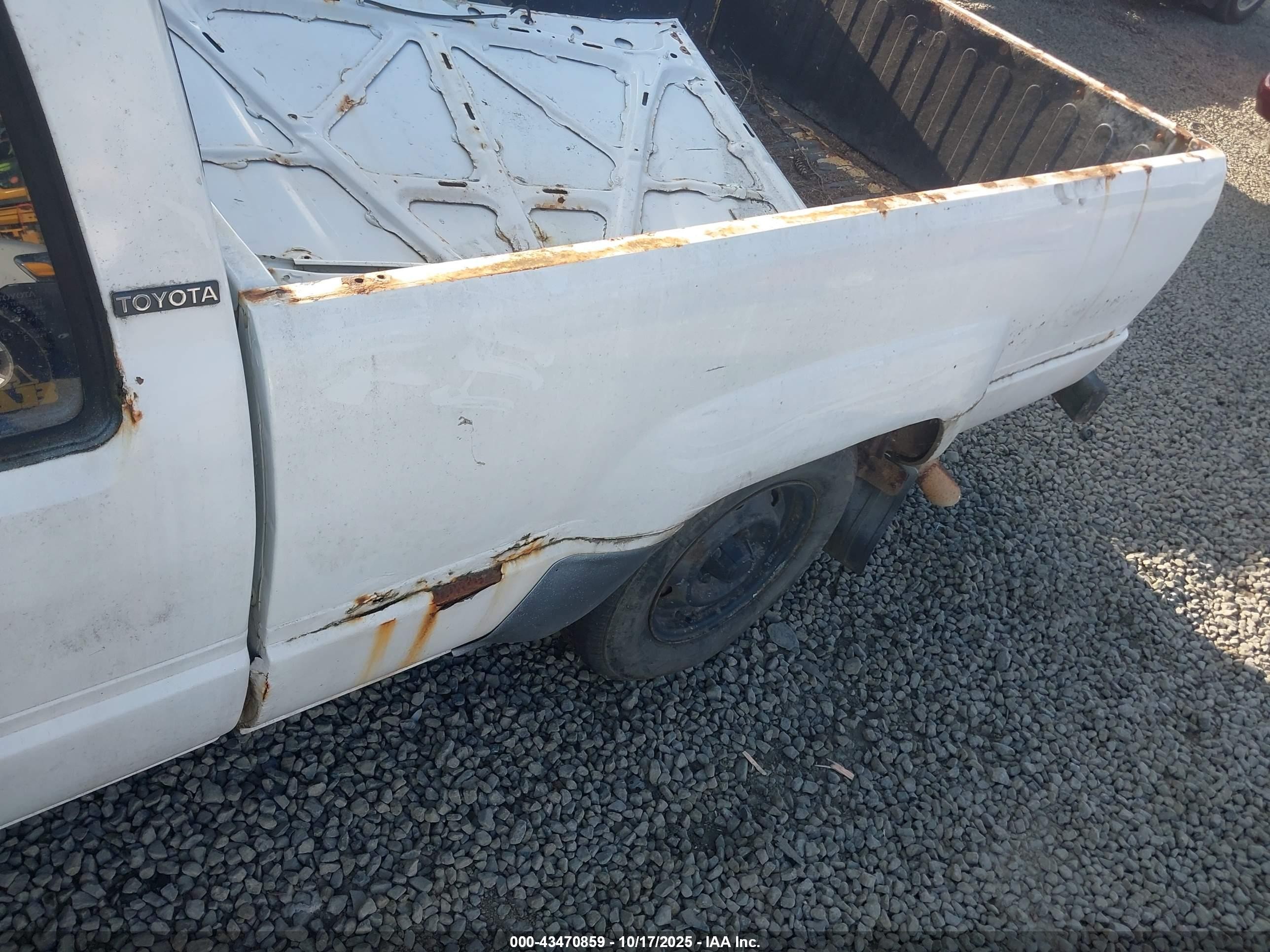 1984 Toyota Pickup Xtracab Rn56 Sr5 White vin: JT4RN56S1E0063775