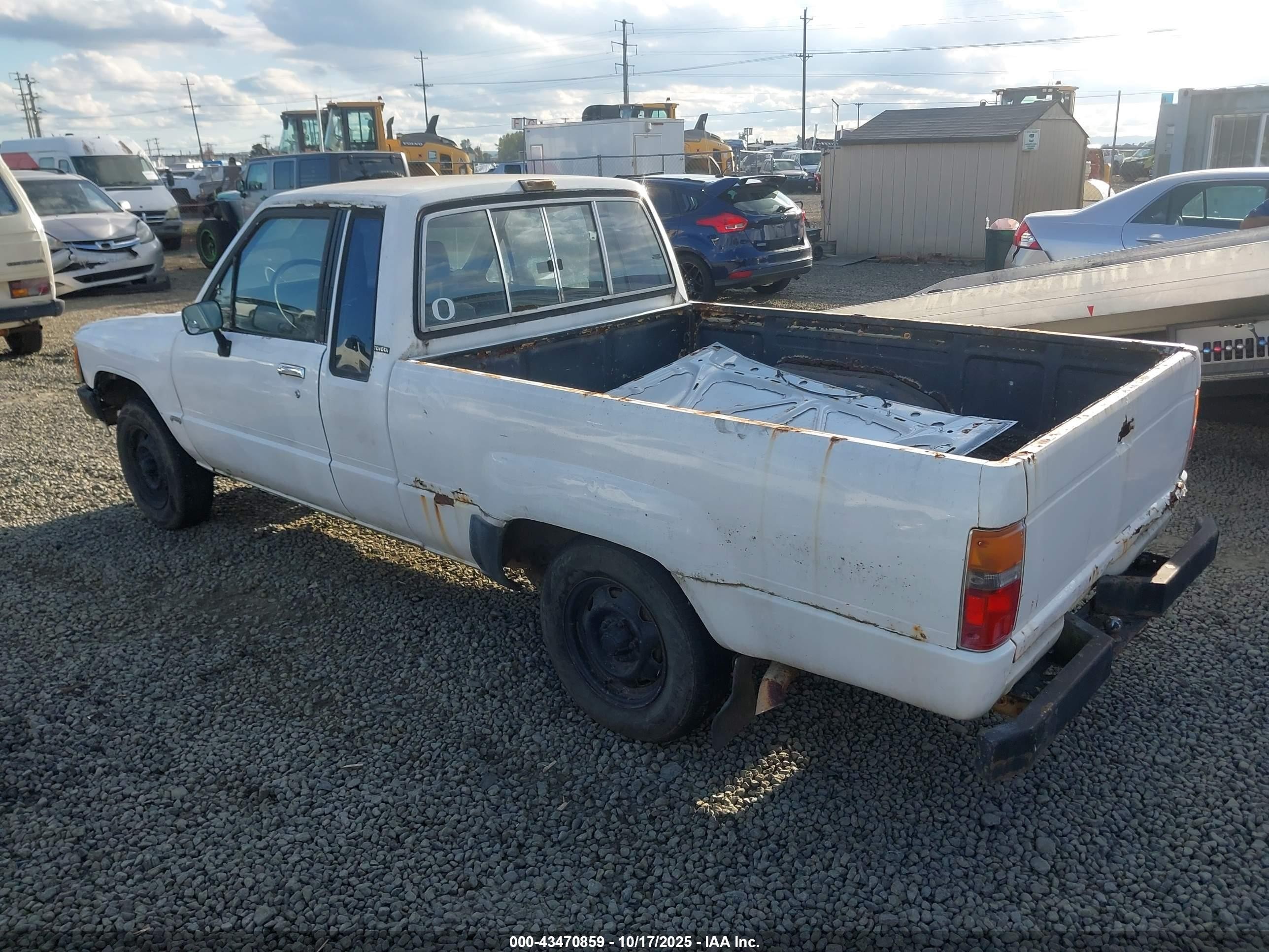 1984 Toyota Pickup Xtracab Rn56 Sr5 White vin: JT4RN56S1E0063775