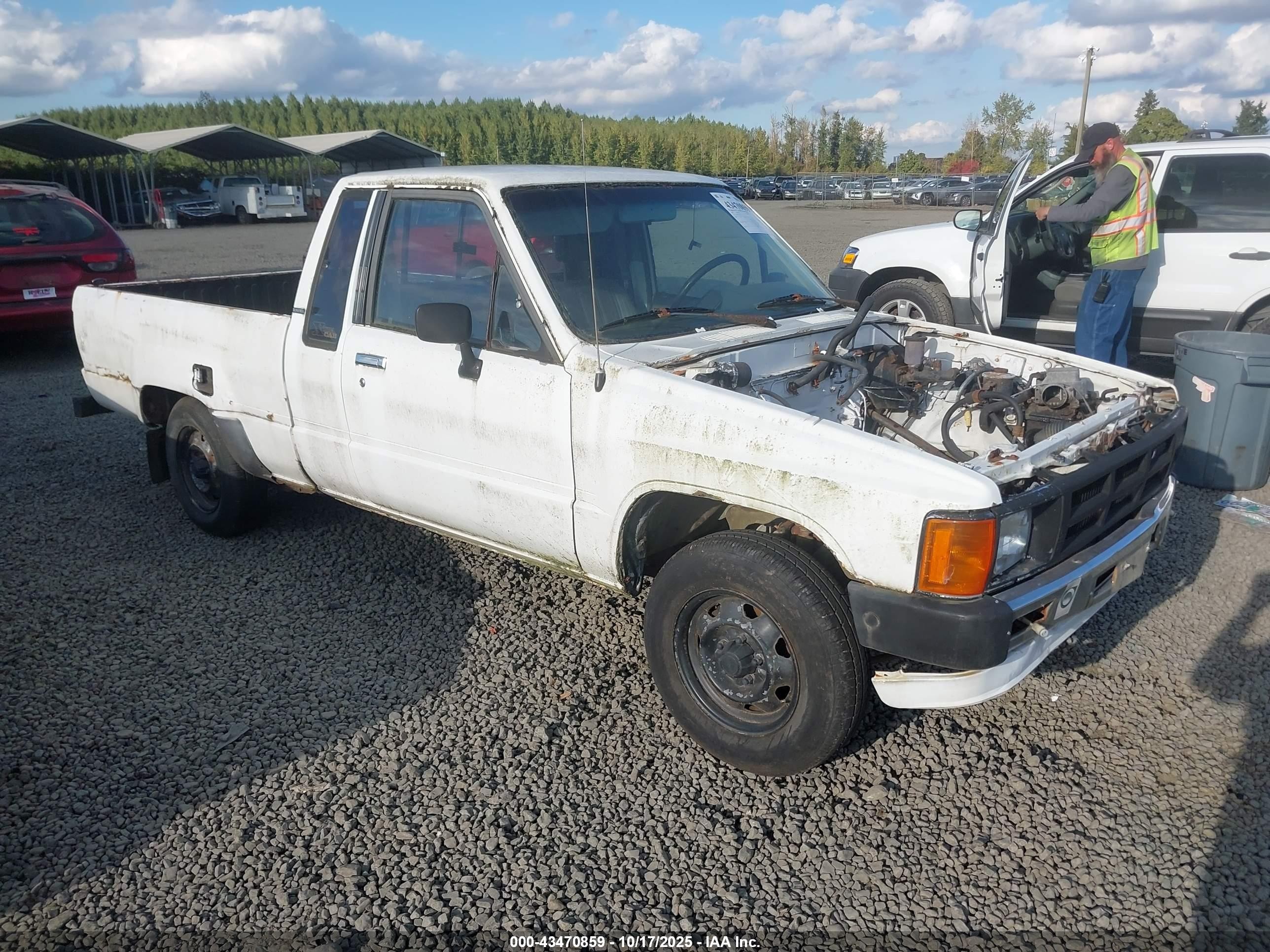 1984 Toyota Pickup Xtracab Rn56 Sr5 White vin: JT4RN56S1E0063775