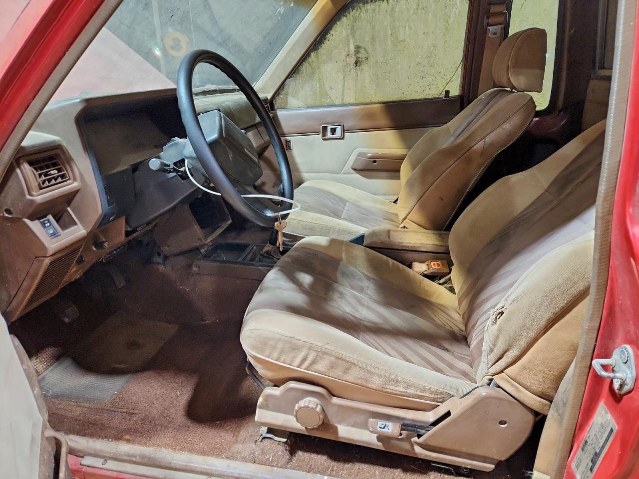 1984 Toyota Pickup Xtracab Rn56 Sr5 Red vin: JT4RN56S9E0067900
