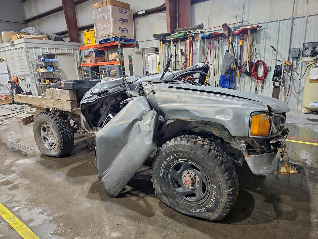 1988 Toyota Pickup Rn63 Std Two Tone vin: JT4RN63AXJ8001613