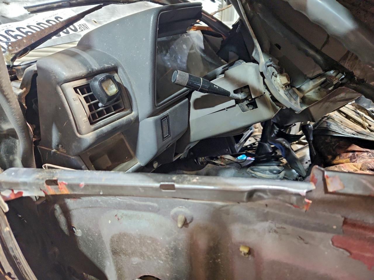1988 Toyota Pickup Rn63 Std Two Tone vin: JT4RN63AXJ8001613