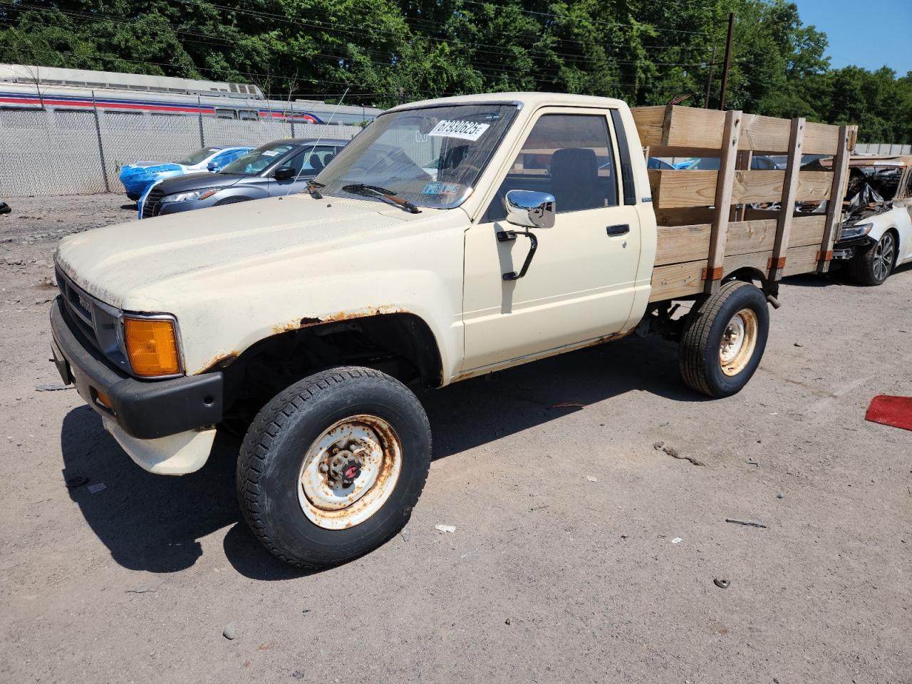 1987 Toyota Pickup Rn63 Std Cream vin: JT4RN63R1H0124716
