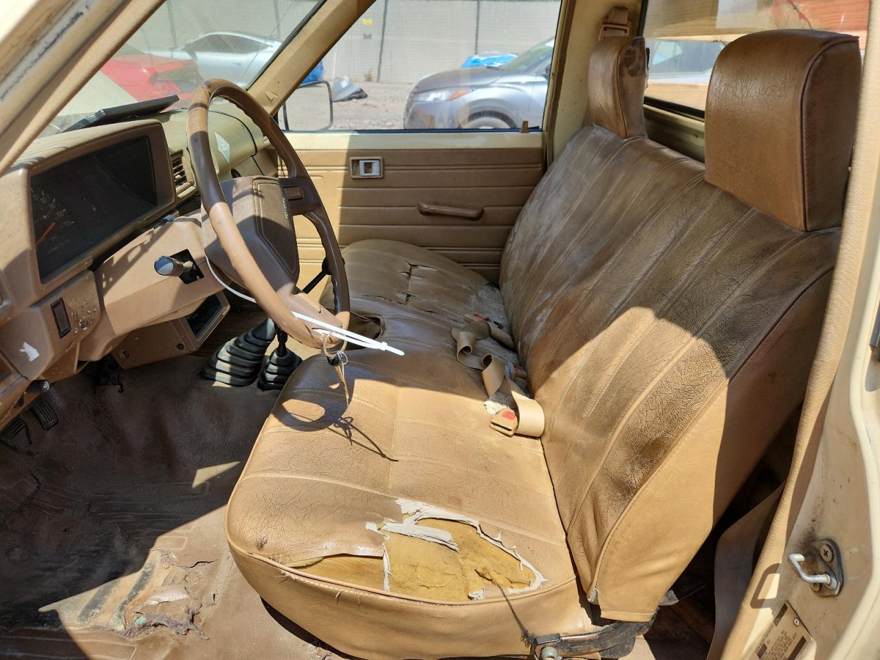 1987 Toyota Pickup Rn63 Std Cream vin: JT4RN63R1H0124716