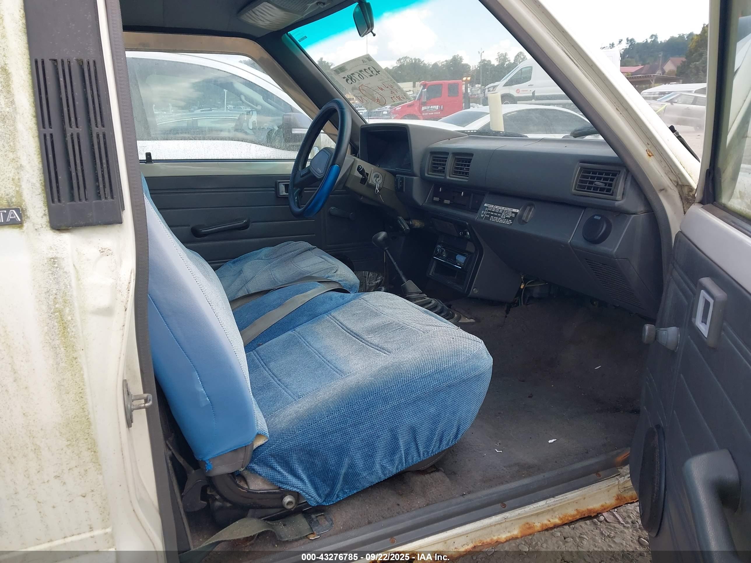 1987 Toyota Pickup Rn63 Std White vin: JT4RN63R5H0097617