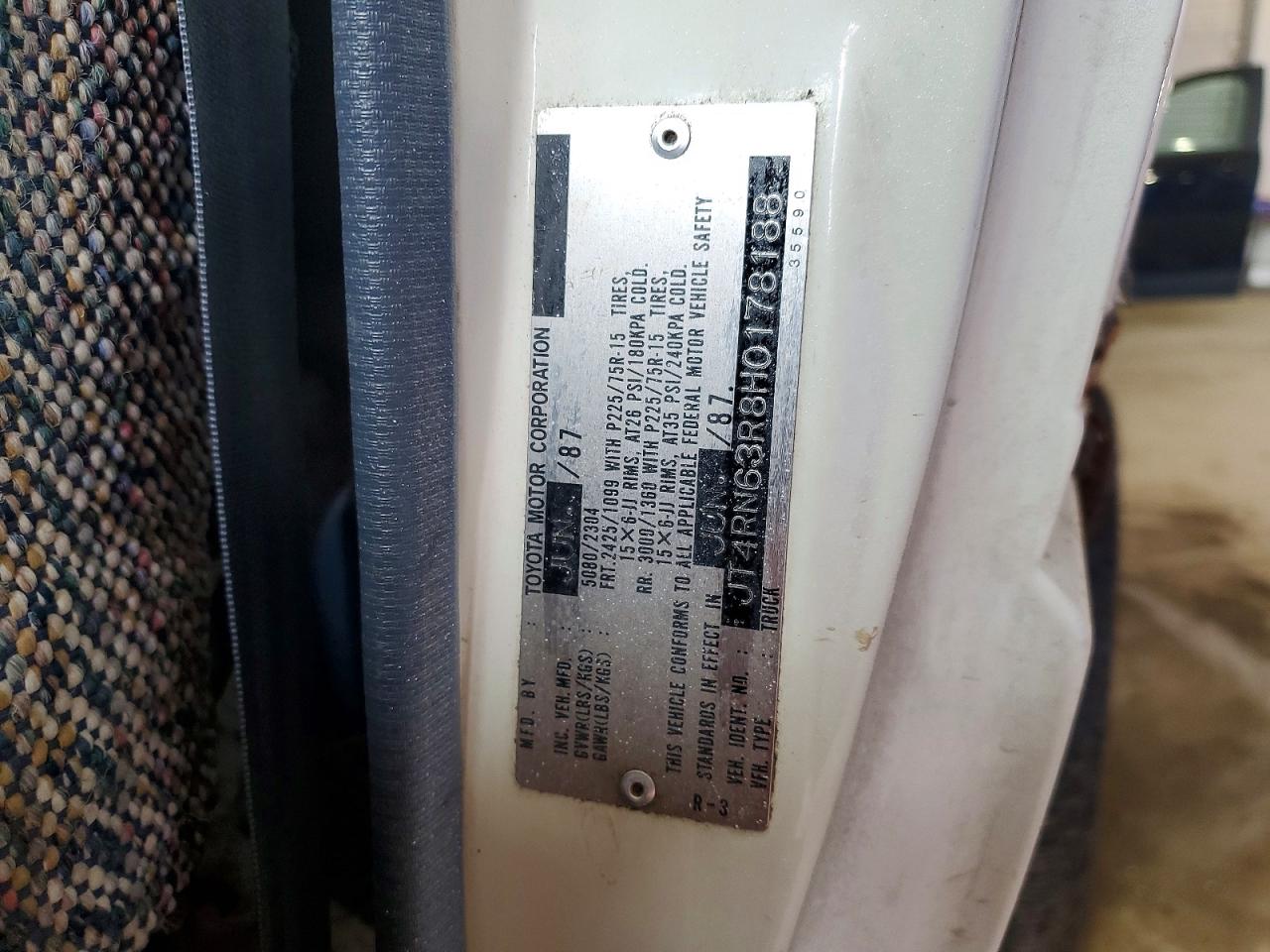 1987 Toyota Pickup Base Белый vin: JT4RN63R8H0178188