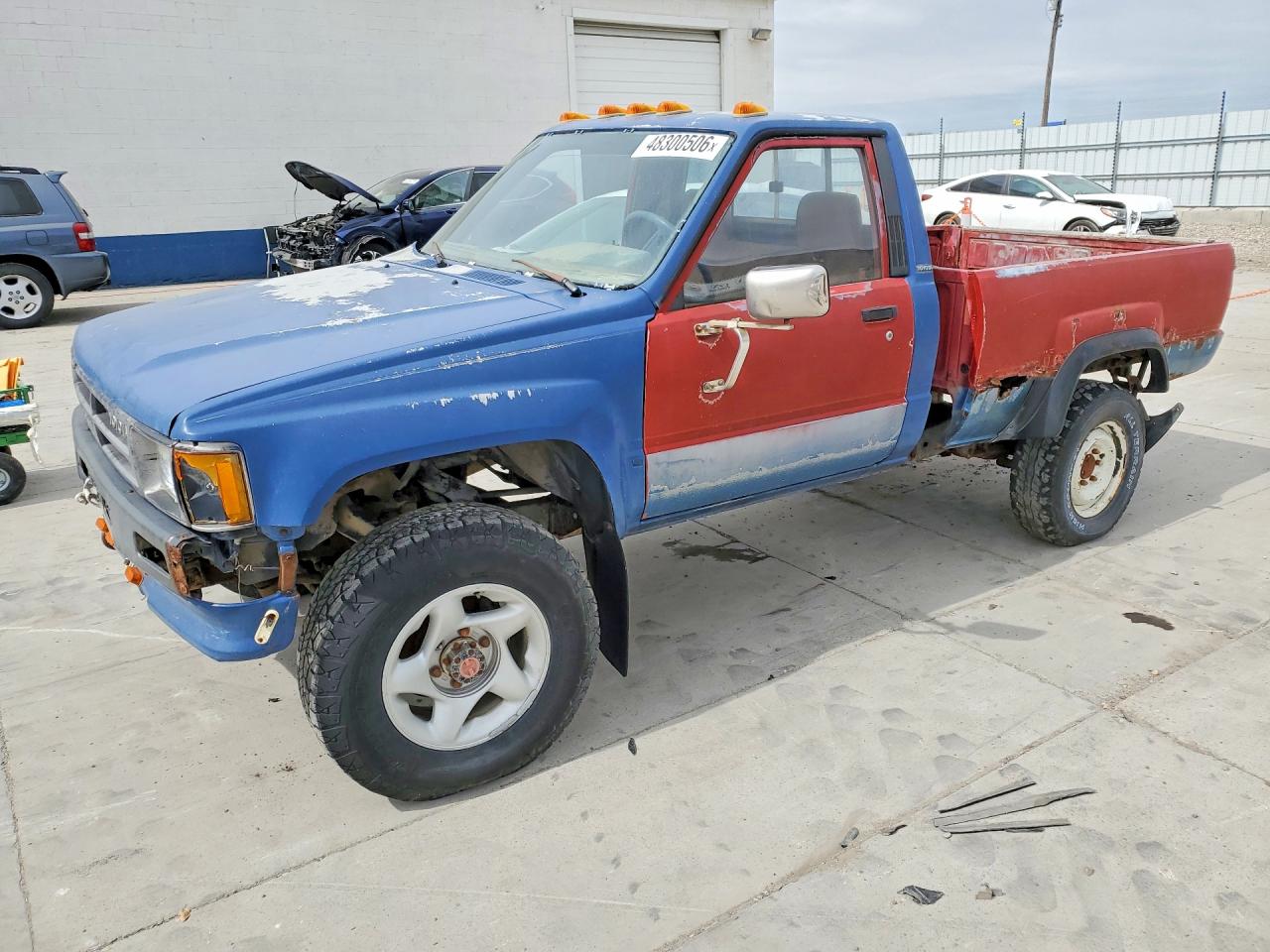 1987 Toyota Pickup Deluxe Two Tone vin: JT4RN64D7H5053544