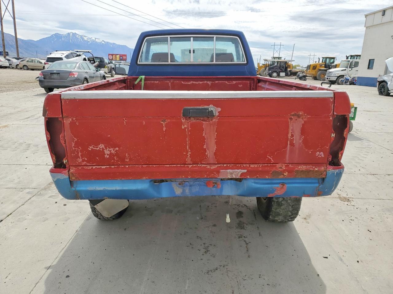 1987 Toyota Pickup Deluxe Two Tone vin: JT4RN64D7H5053544
