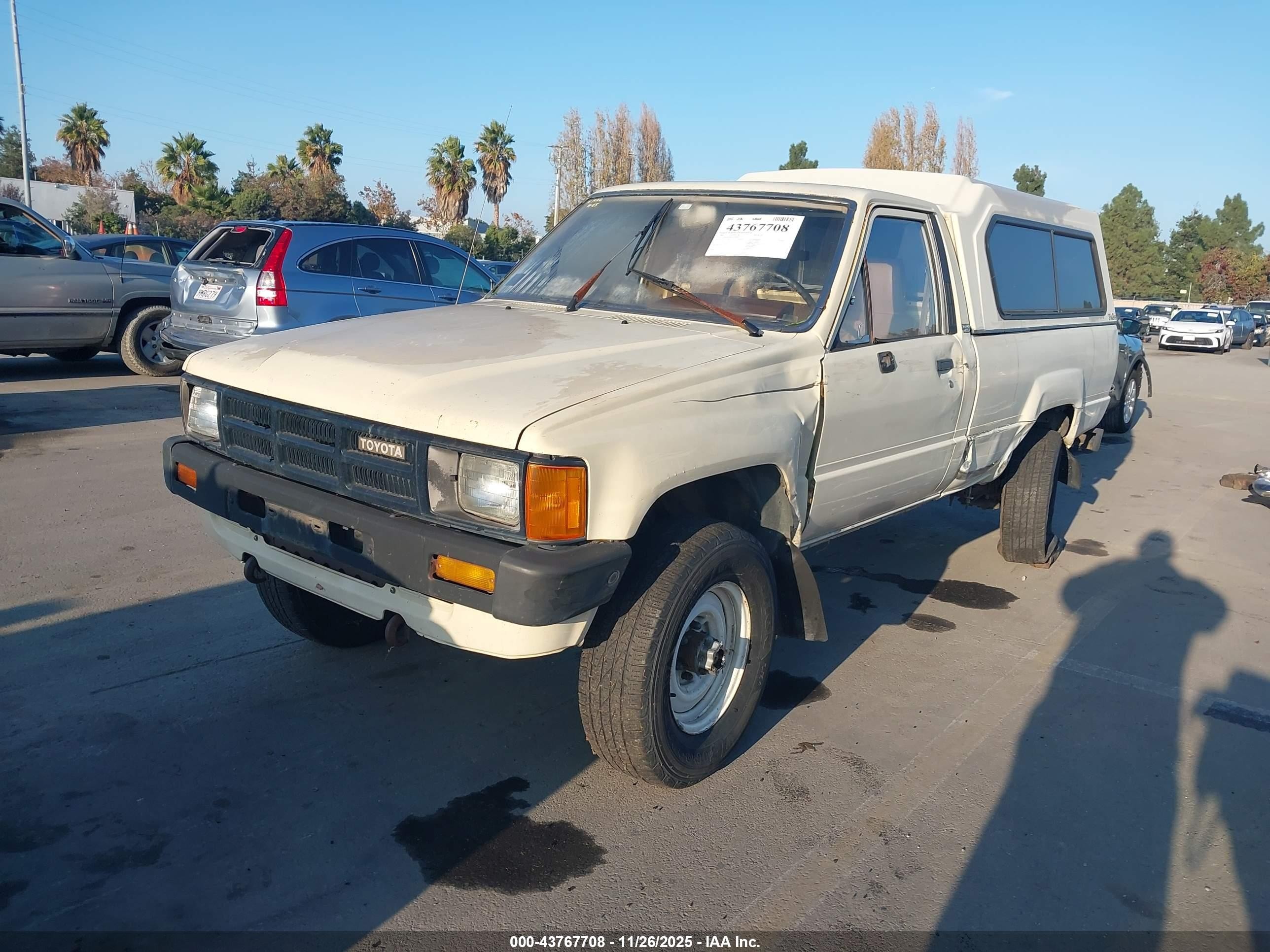 1984 Toyota Pickup Rn65 Dlx Tan vin: JT4RN65D8E5023639