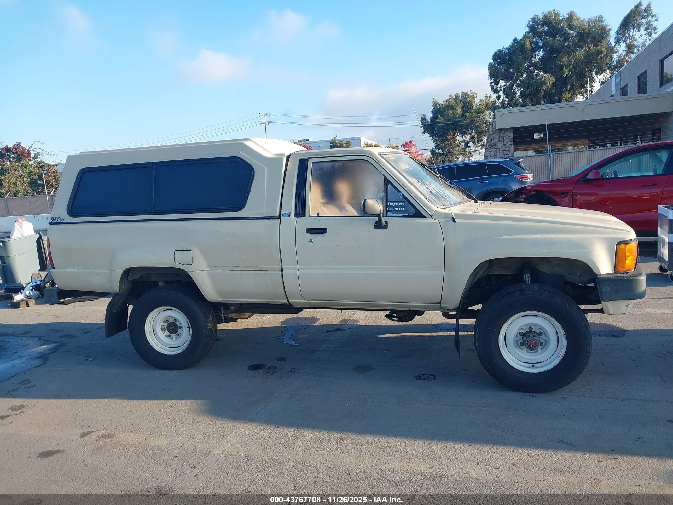 1984 Toyota Pickup Rn65 Dlx Tan vin: JT4RN65D8E5023639