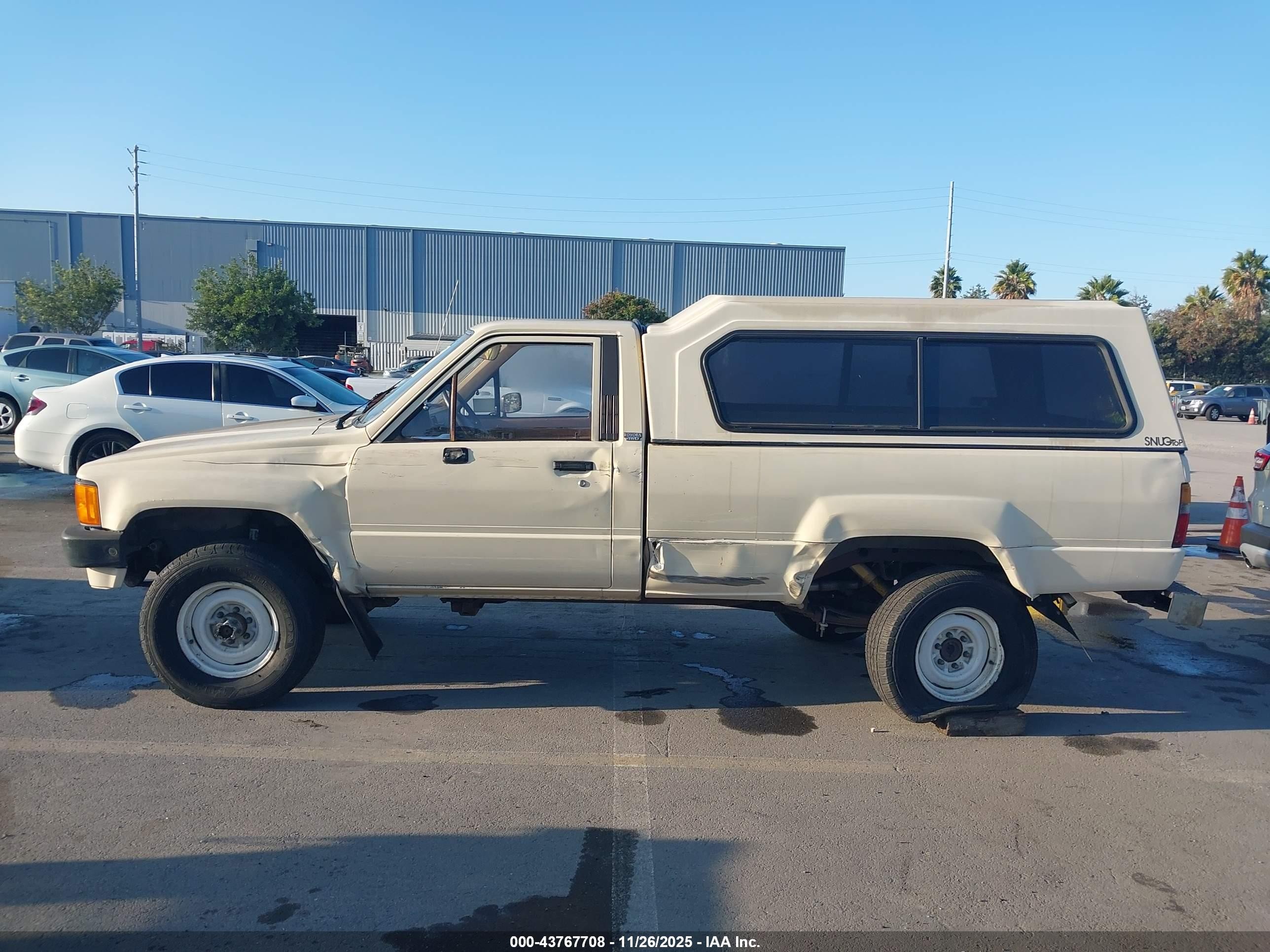1984 Toyota Pickup Rn65 Dlx Tan vin: JT4RN65D8E5023639