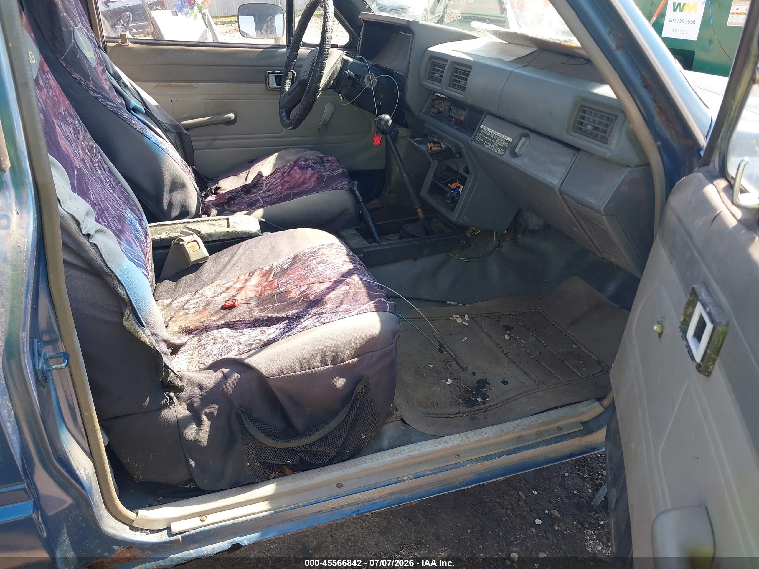 1985 Toyota Pickup Xtracab Rn66 Dlx Blue vin: JT4RN66D2F5085313