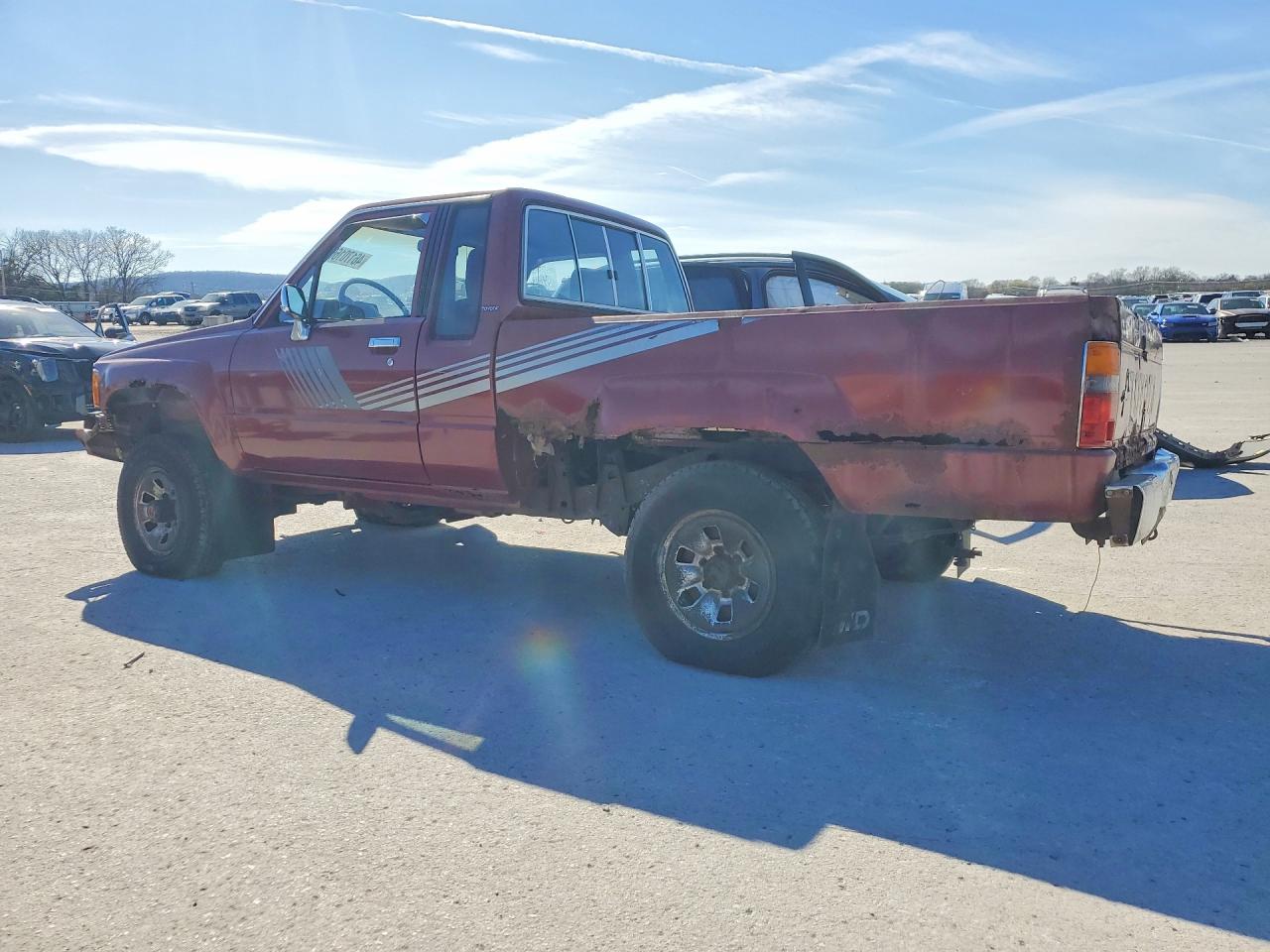 1987 Toyota Pickup Deluxe Burgundy vin: JT4RN67D7H5059355